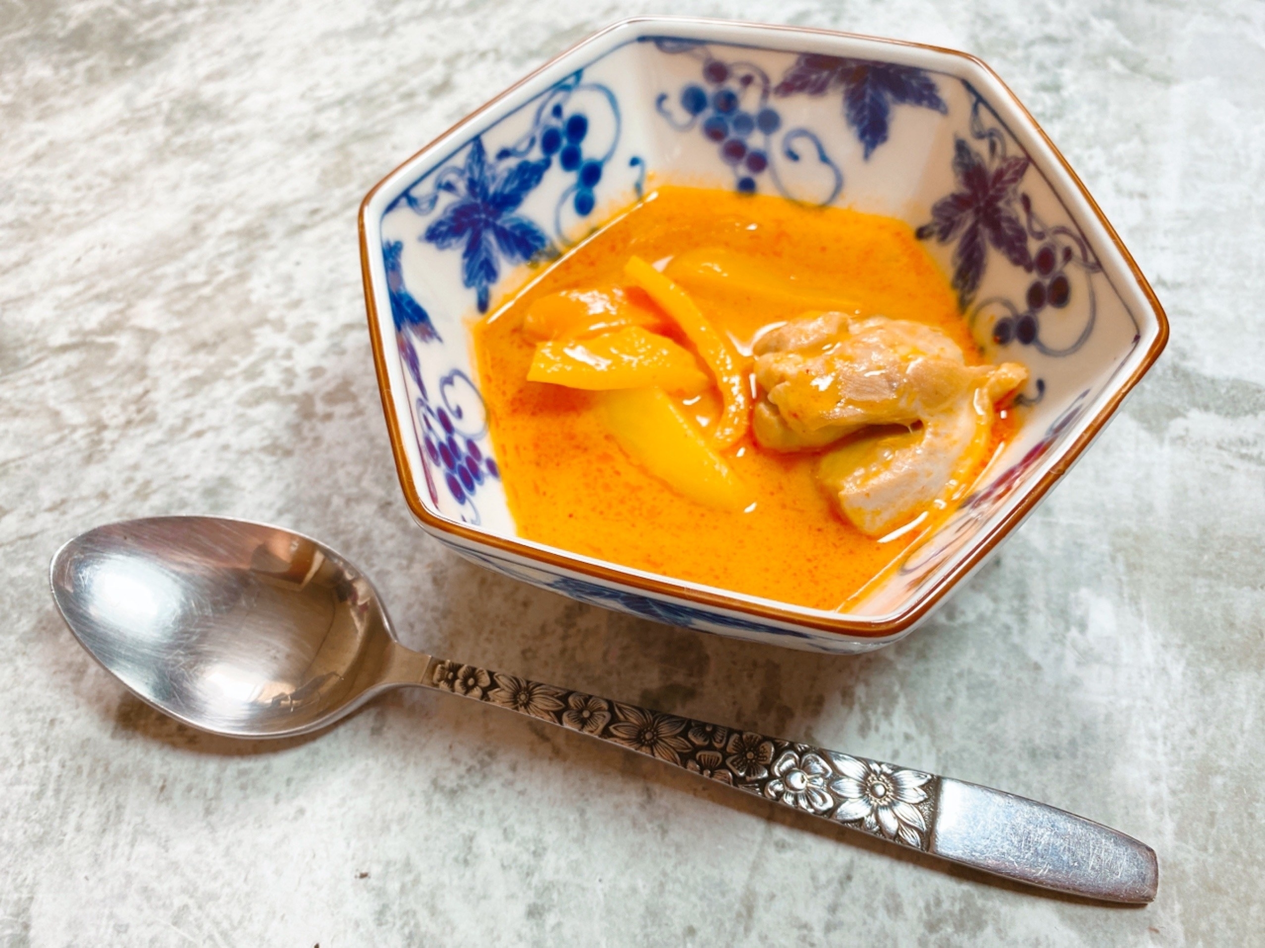 KALDI(カルディ)のおすすめエスニックフード「ロイタイ レッドカレー」