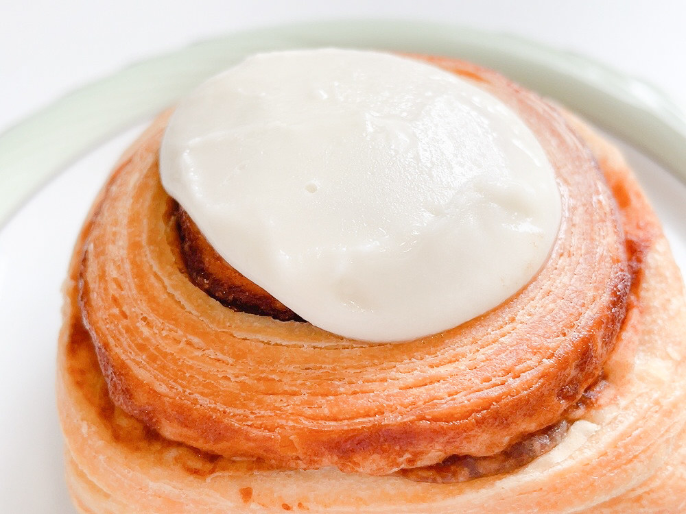 カルディのオススメ冷凍スイーツ「【冷凍】シナモンロール」