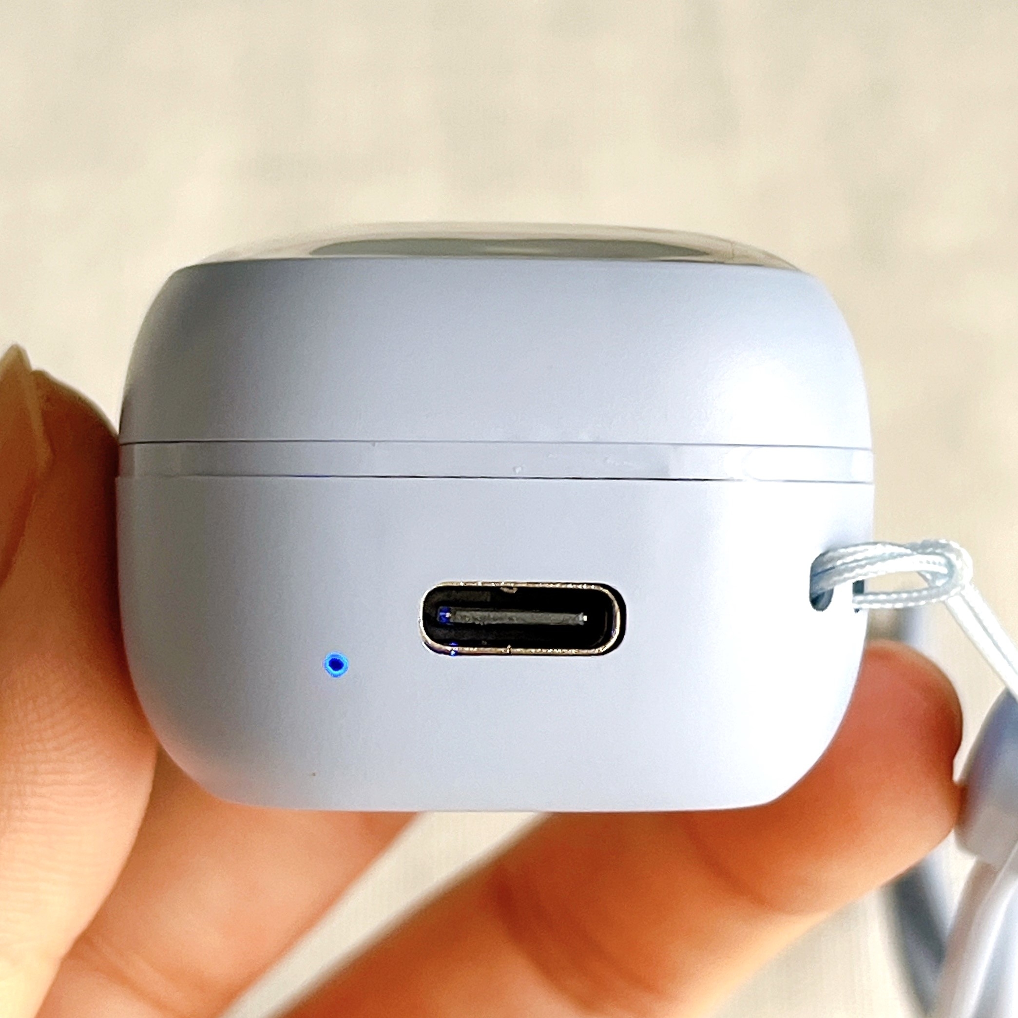 3COINSのオススメのグッズ「ミニクリアワイヤレスイヤホン」