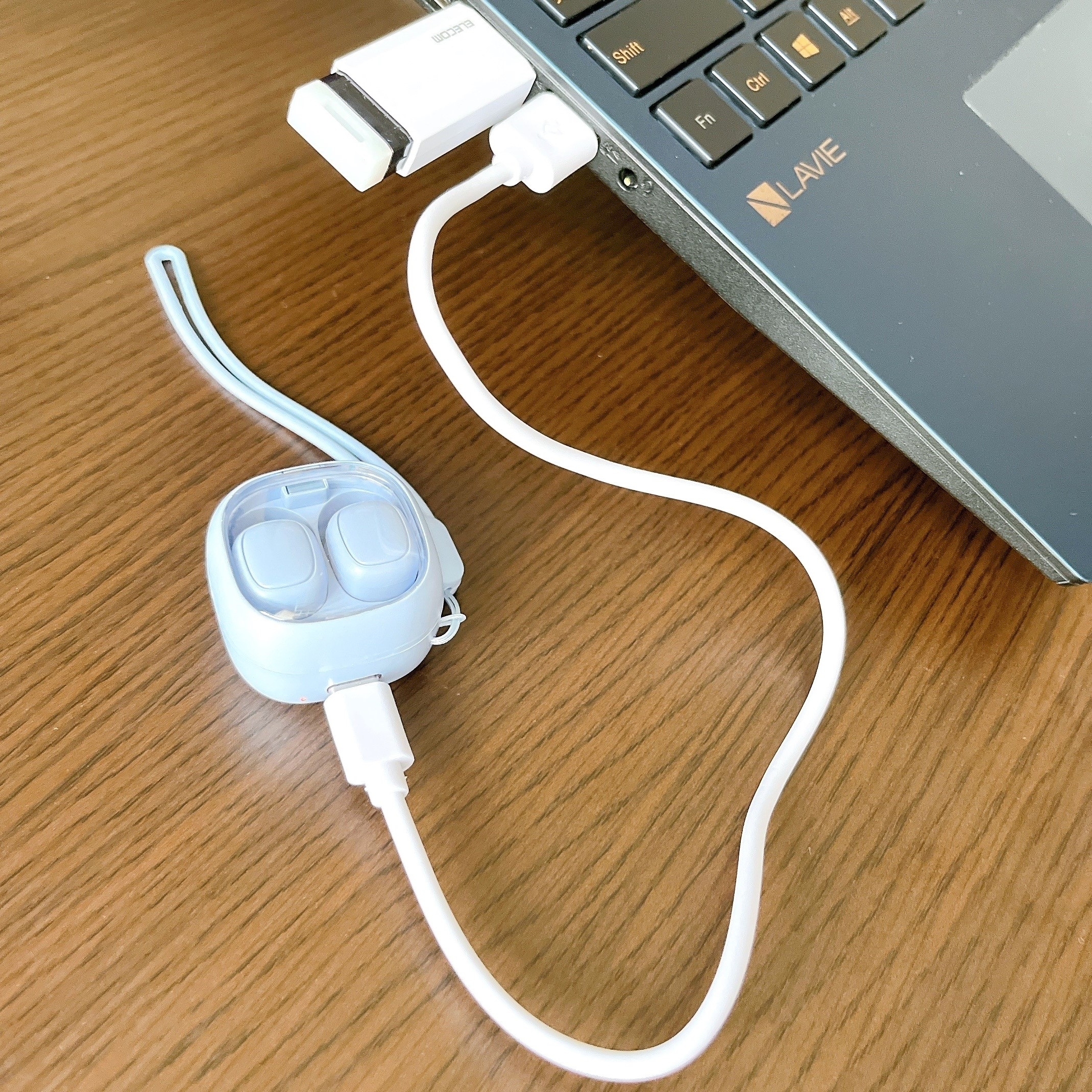 3COINSのオススメのグッズ「ミニクリアワイヤレスイヤホン」