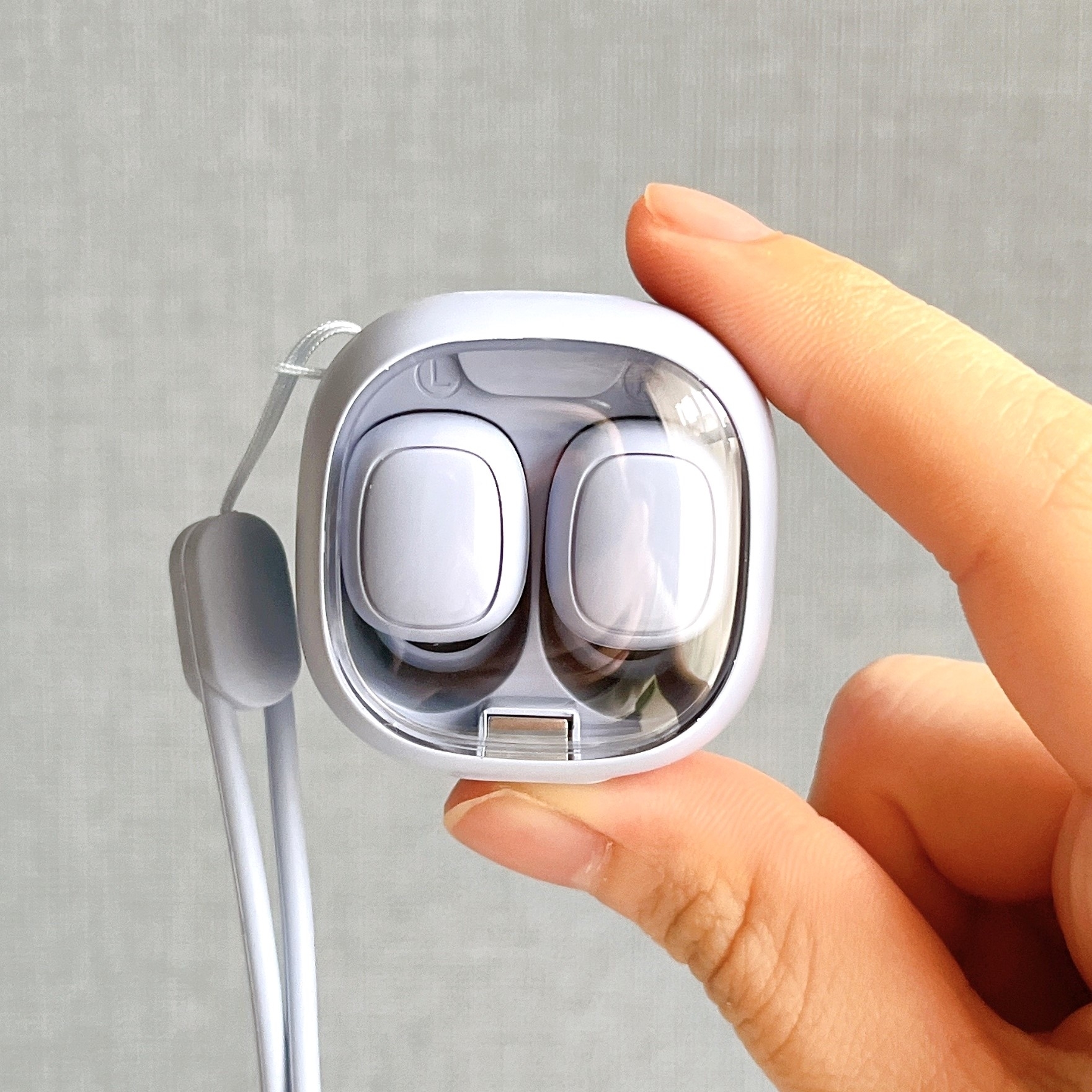 3COINSのオススメのグッズ「ミニクリアワイヤレスイヤホン」