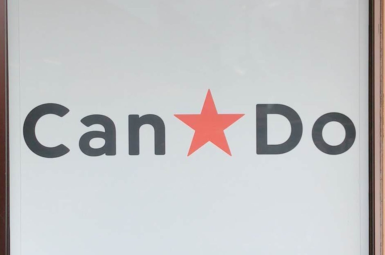 100円ショップ「Can★Do」の店舗入口看板。
