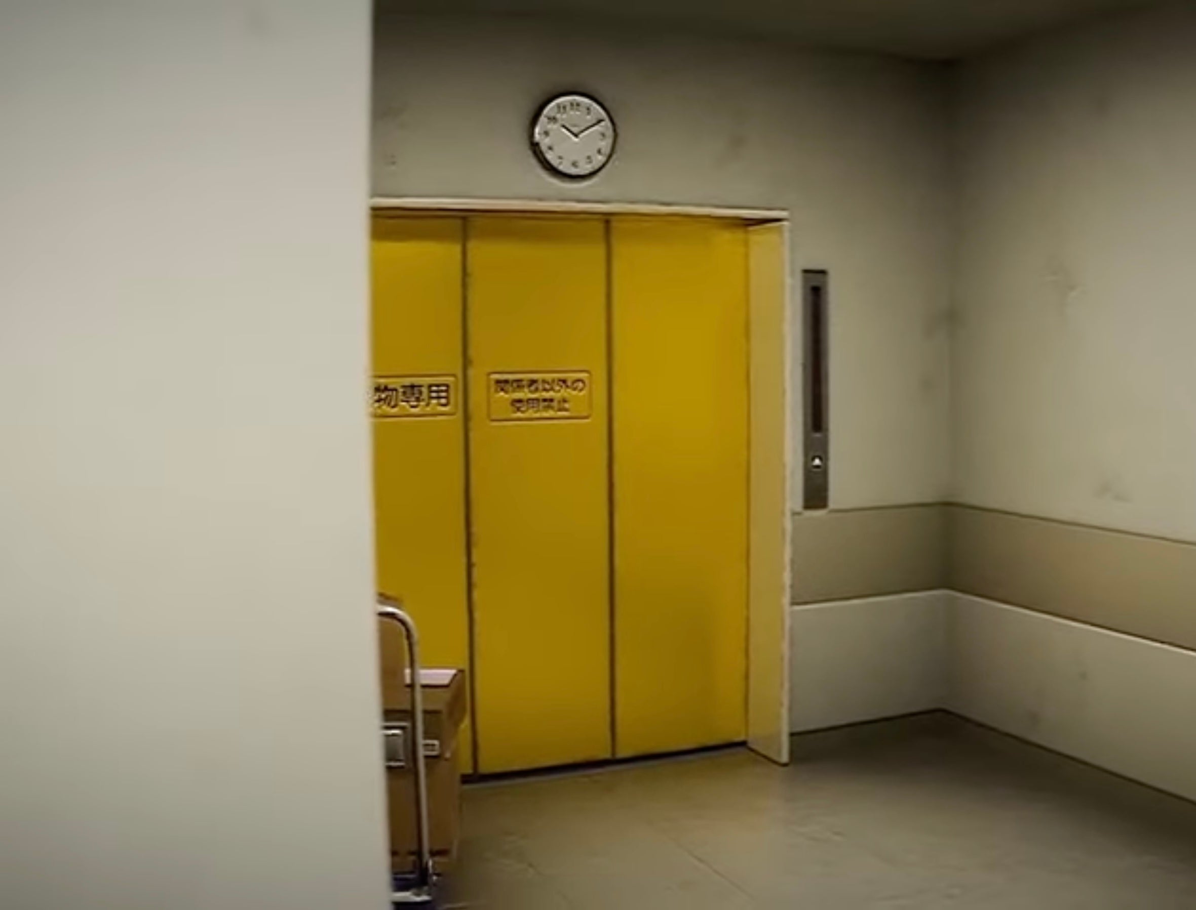 たいらさんの動画「Backrooms in Japan - #1(Found Footage)」より