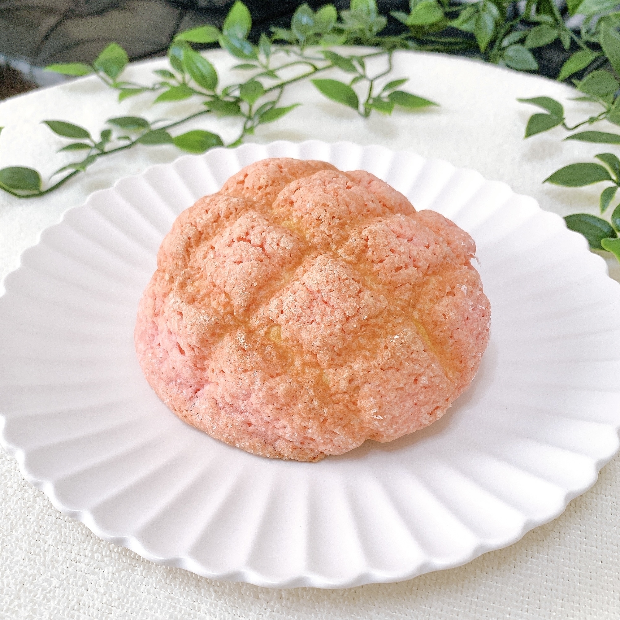 FamilyMart(ファミリーマート)のおすすめスイーツ「あまおう苺のメロンパン」