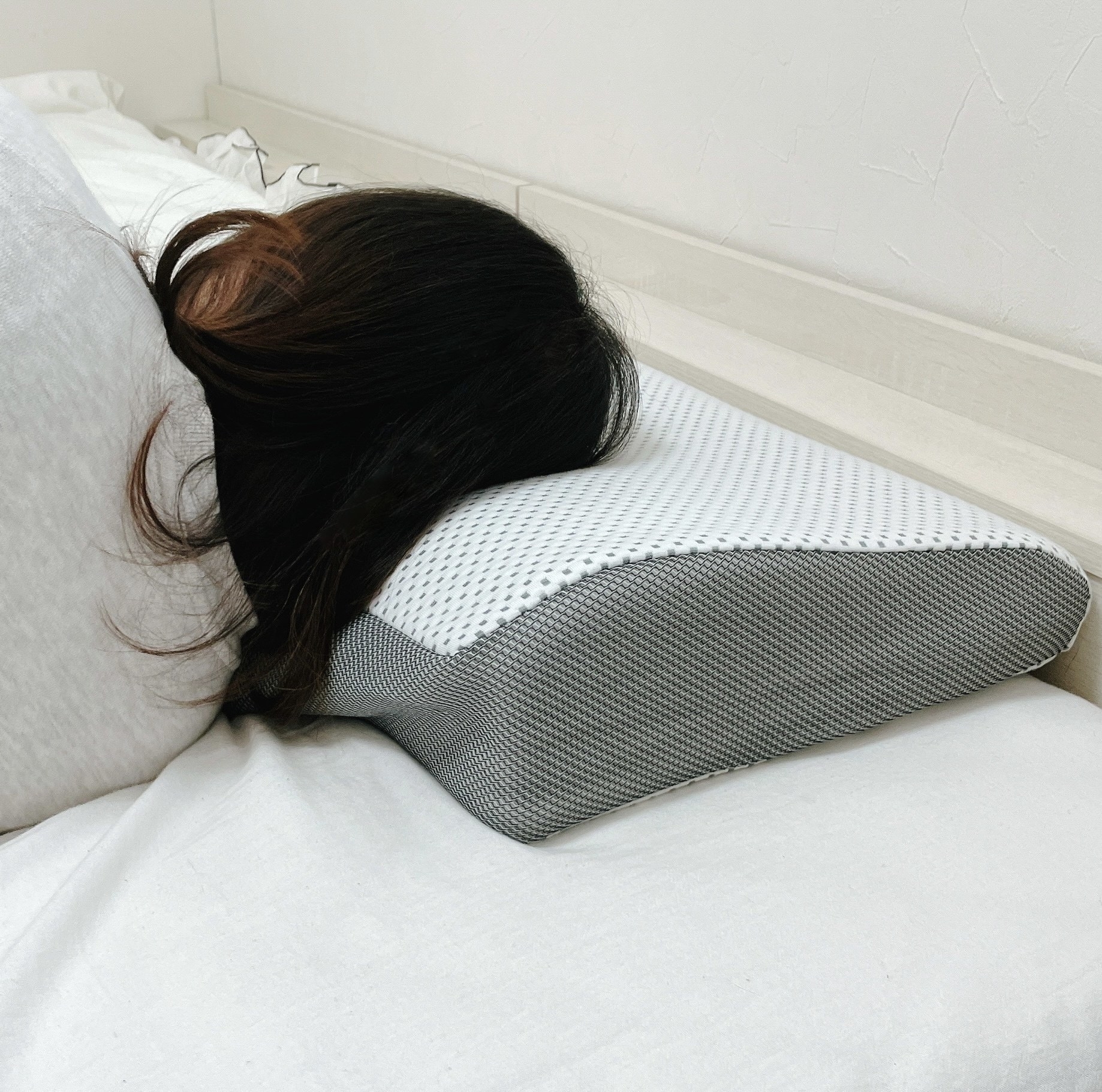 ニトリのオススメ枕「横向き寝がラクなまくら（ナチュラルフィット）」