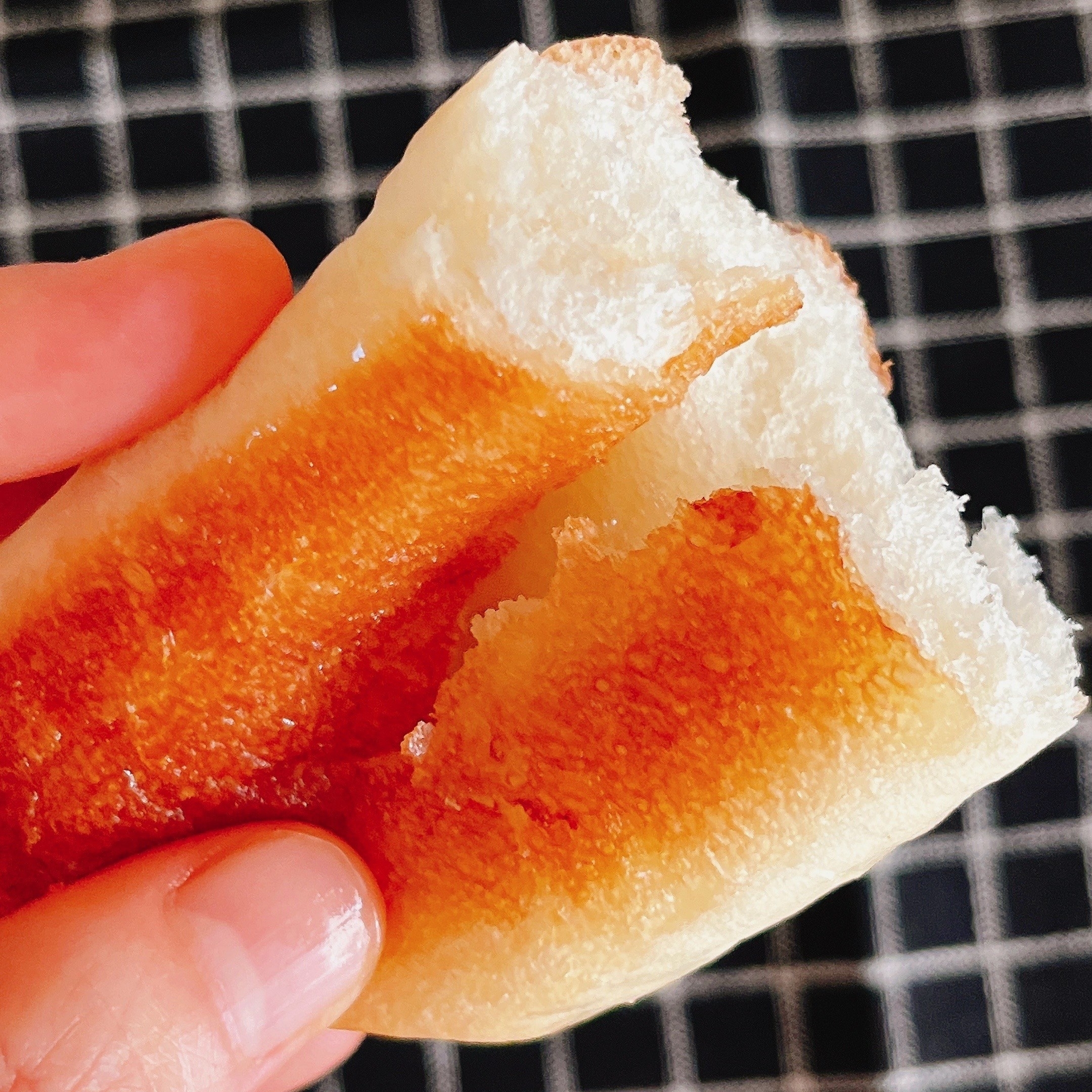 セブン-イレブンのおすすめパン「バター香る塩パン3個入り」
