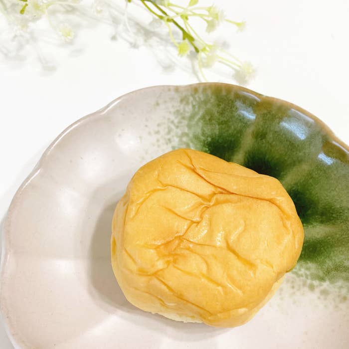 FamilyMart(ファミリーマート)のおすすめスイーツパン「冷やして食べるとろけるくりーむパン 出雲抹茶」