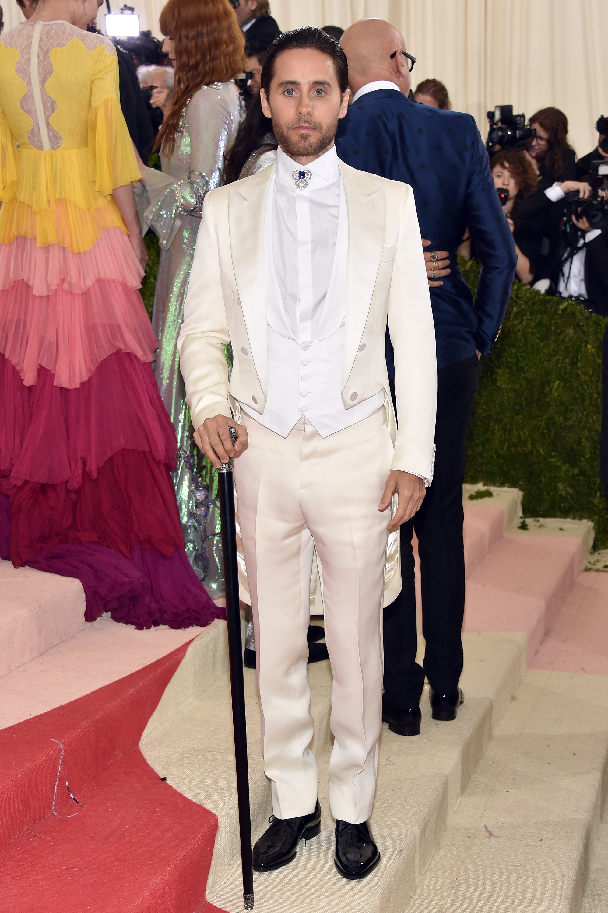Jared Leto in a white tuxedo with tailcoat and black shoes at a gala