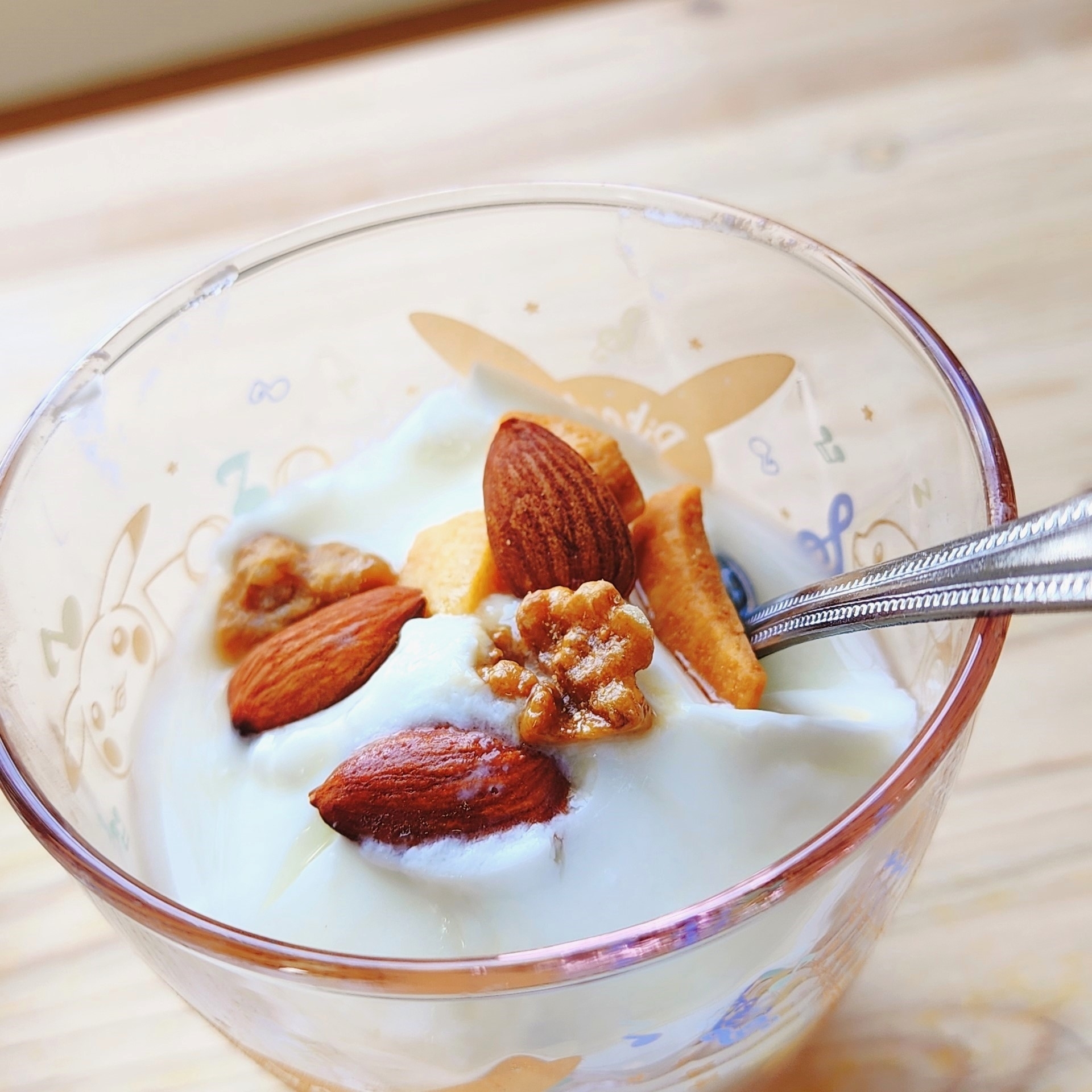 LAWSON(ローソン)のおすすめおやつ「くるみとココナッツのキャラメリゼ 素焼きアーモンド入り」