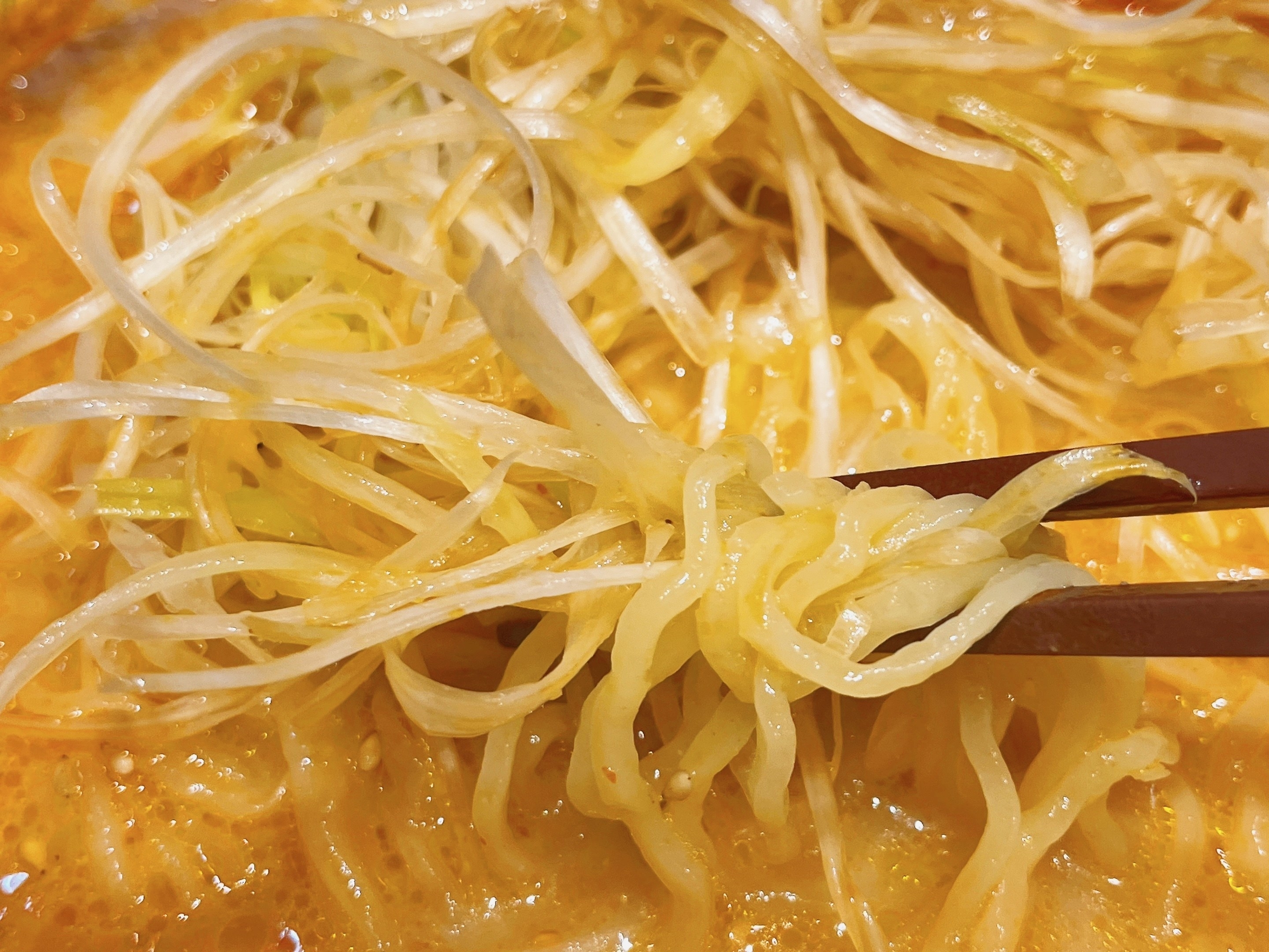 日高屋のおすすめラーメン「ピリ辛とんこつネギラーメン」