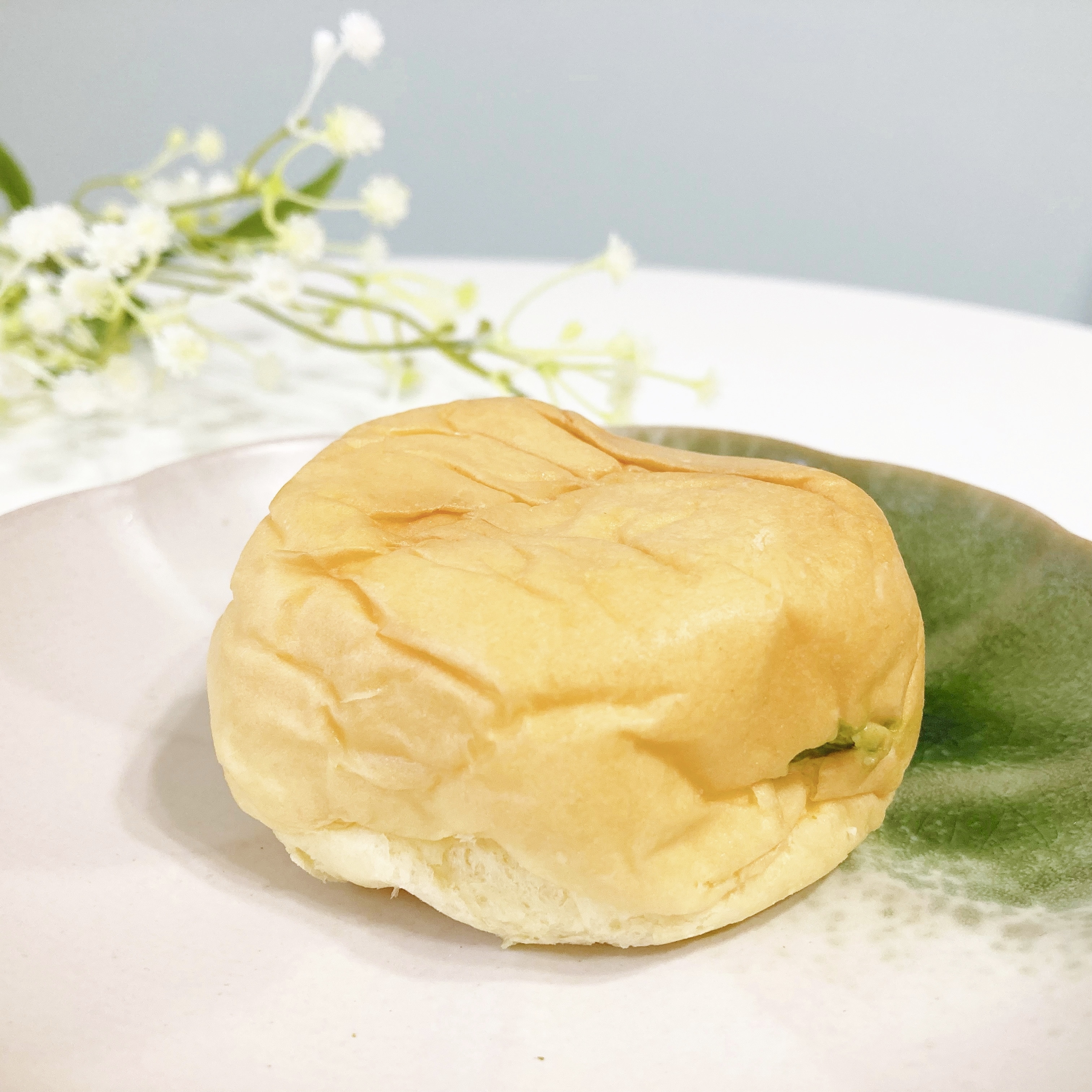 FamilyMart（ファミリーマート）のおすすめスイーツパン「とろけるくりーむパン」