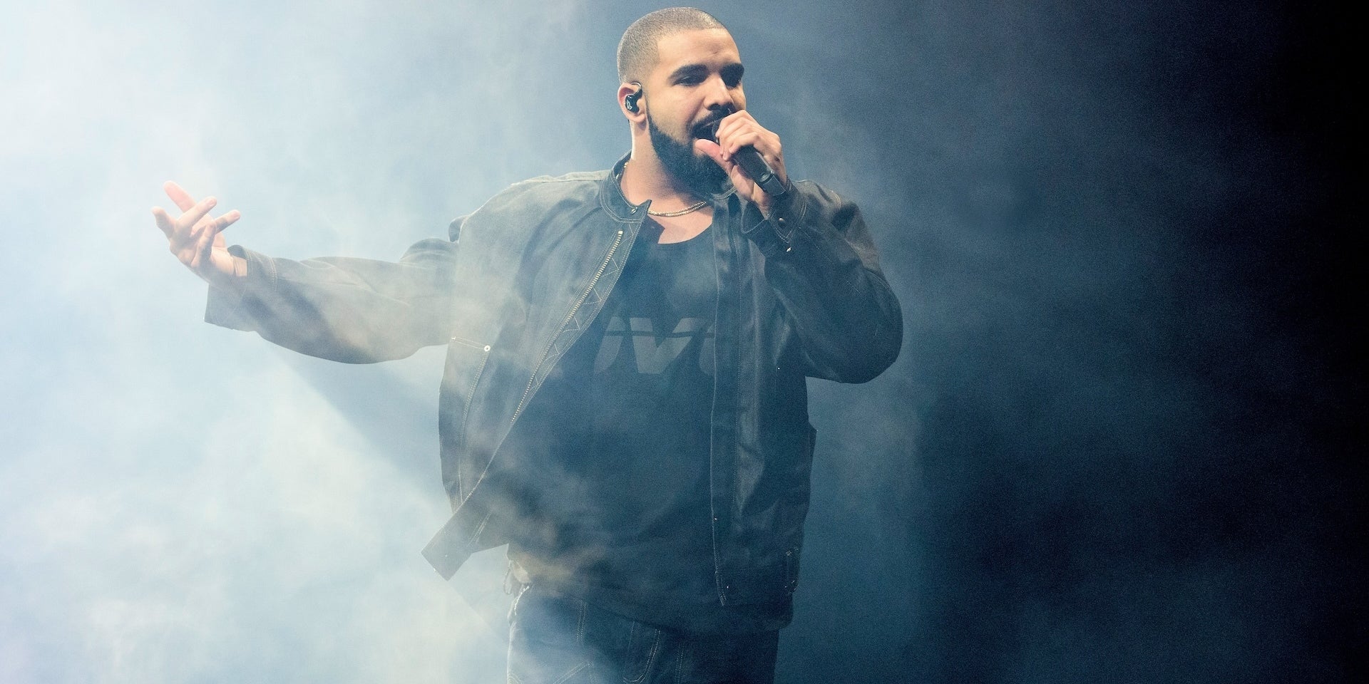 Drake Offers to Pay for Fan's Divorce at Big as the What? Tour Stop in Newark - Vimarsana News