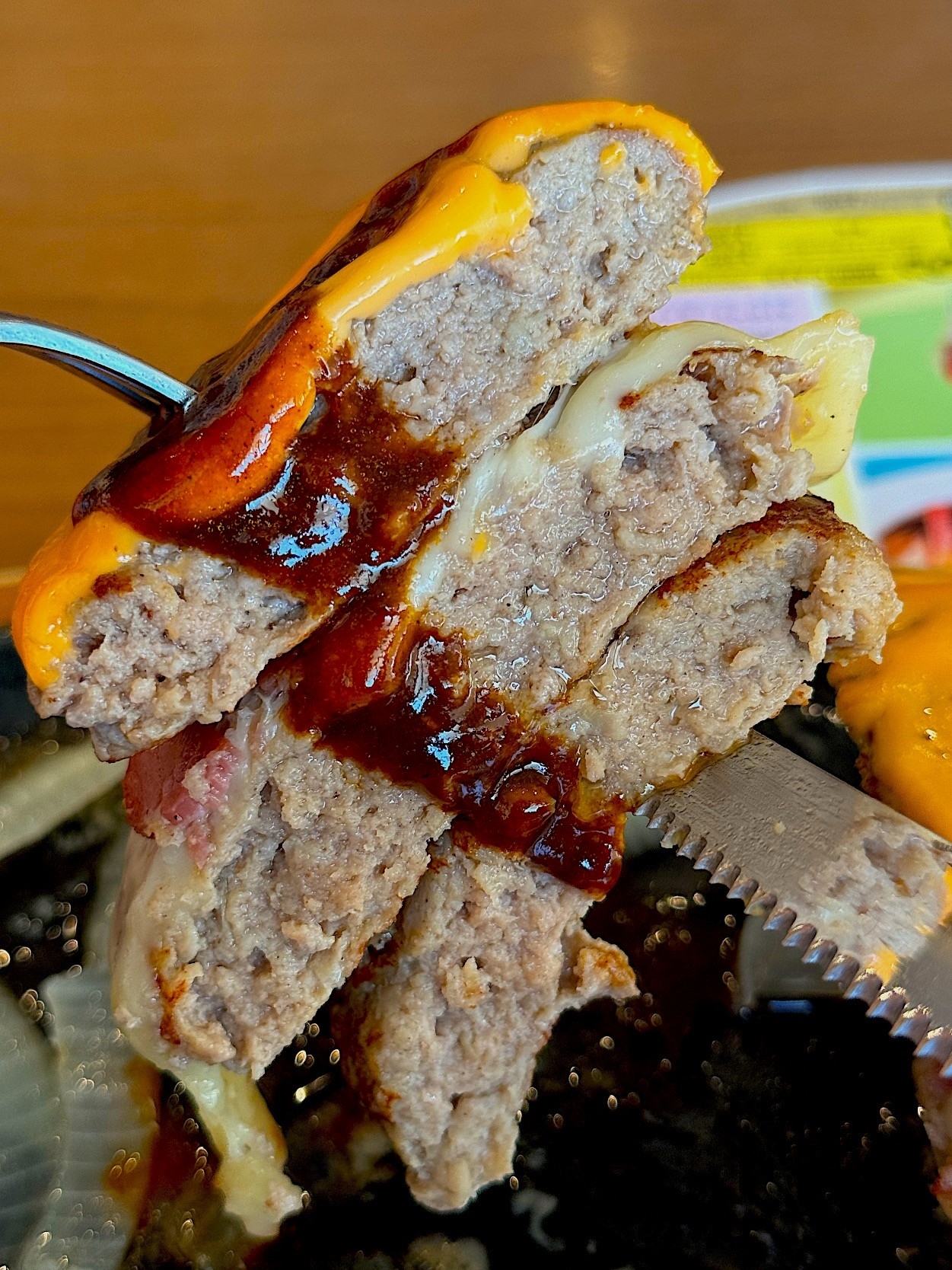 ココスのおすすめメニュー「トリプルマウンテンハンバーグ」