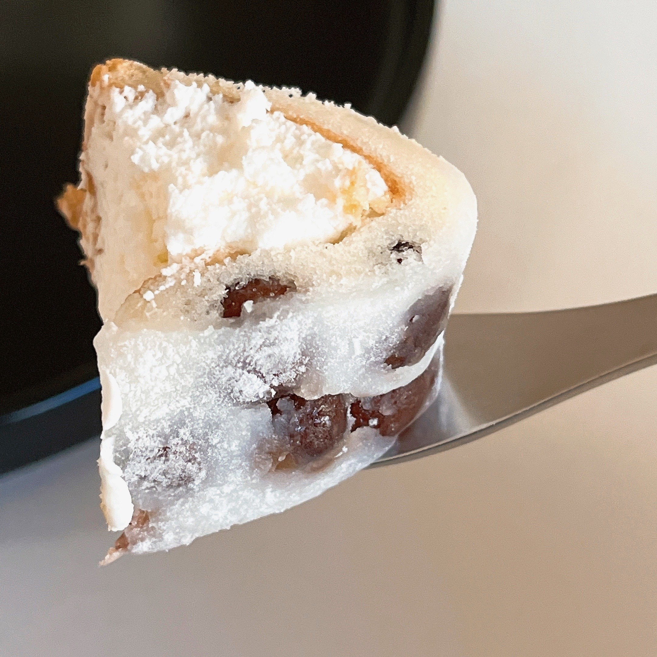 LAWSON(ローソン)のおすすめスイーツ「塩豆大福仕立てのもち食感ロール」