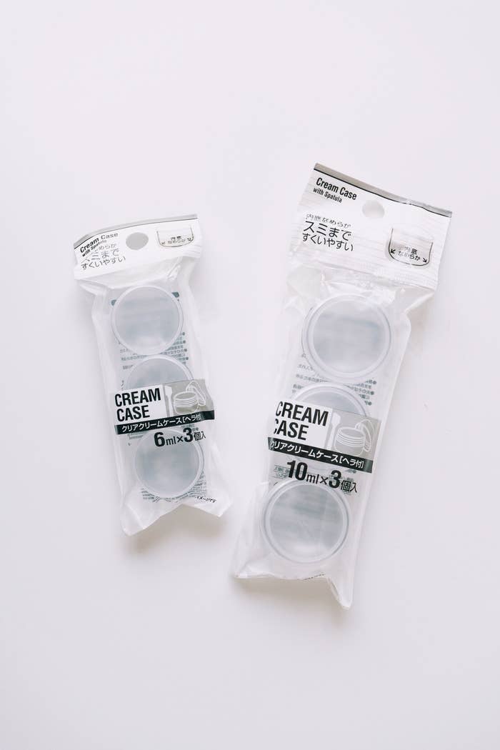 Seria(セリア)のおすすめ便利グッズ「クリアクリームケースヘラ付き 6mL」「クリアクリームケースヘラ付き 10mL」