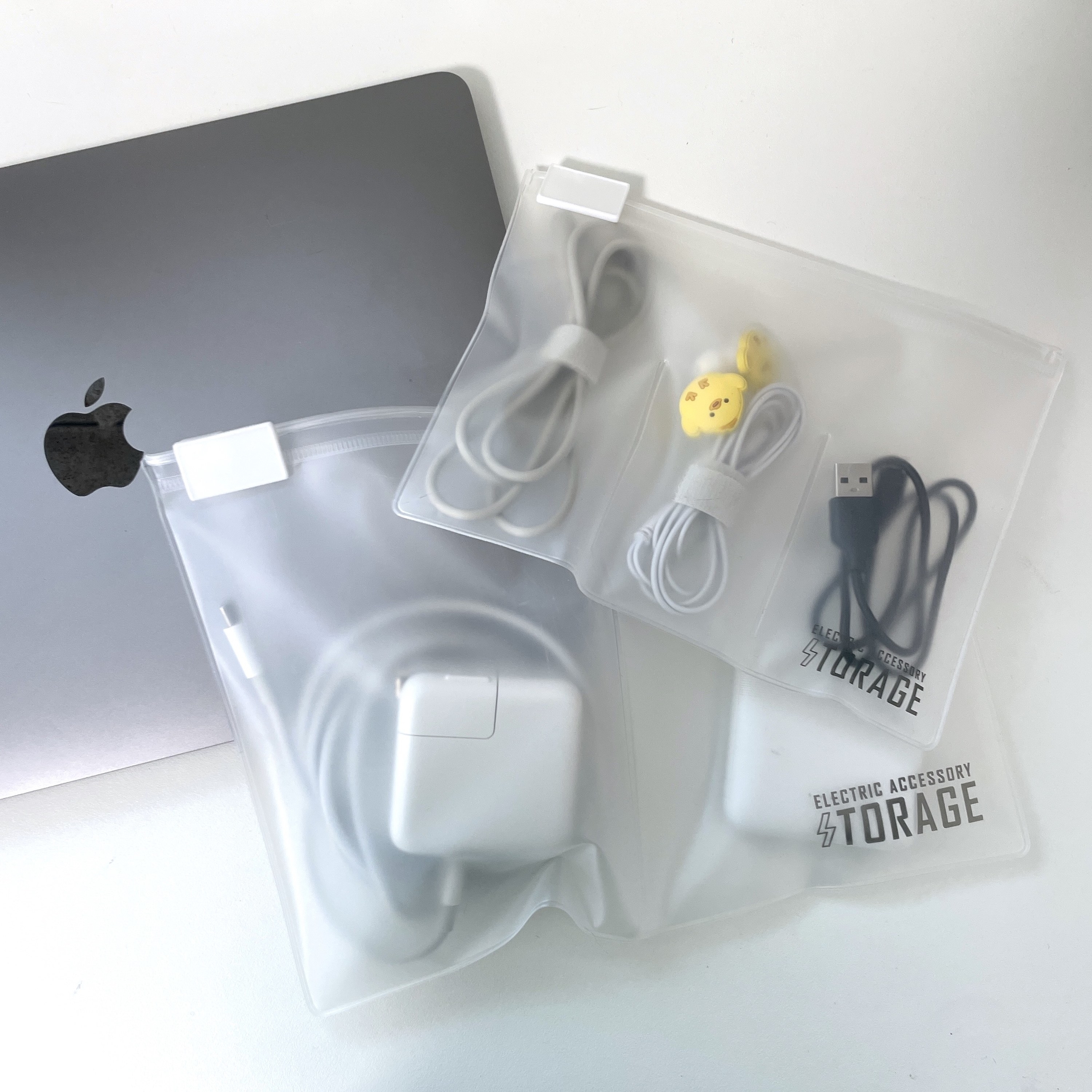 Seria(セリア)のおすすめ便利グッズ「EVAスライダーポーチ 2ポケット」「EVAスライダーポーチ 3ポケット」