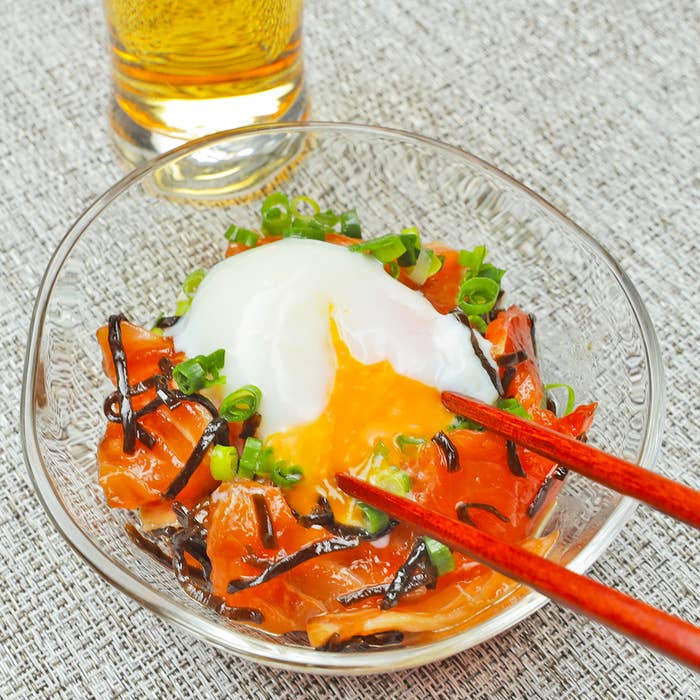 器に入ったサーモン。