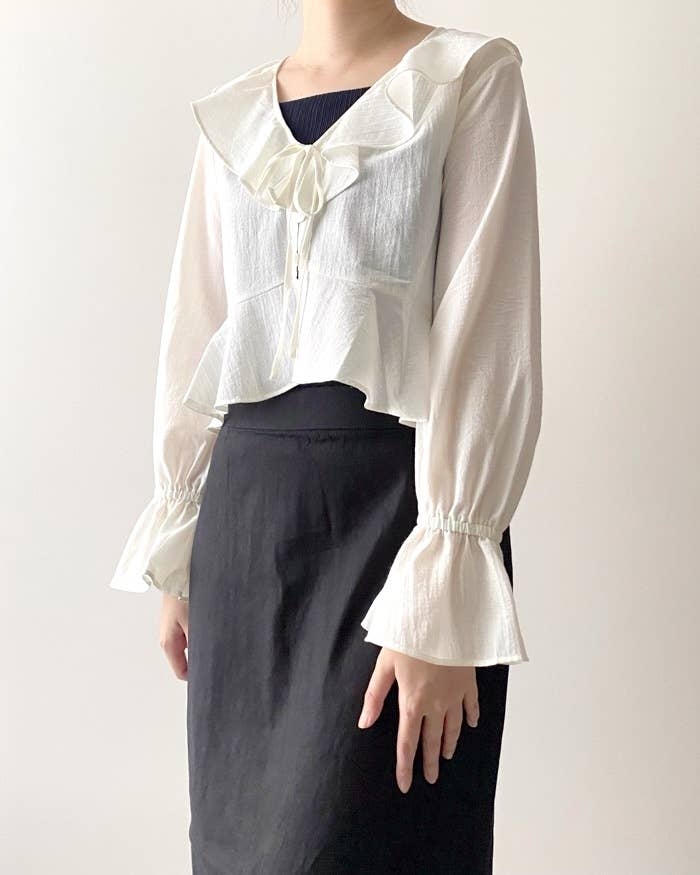 GUのおすすめアイテム「ラッフルボレロブラウス（長袖）Q+E」
