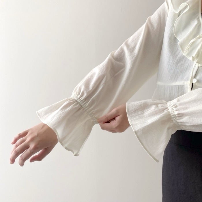 GUのおすすめアイテム「ラッフルボレロブラウス（長袖）Q+E」