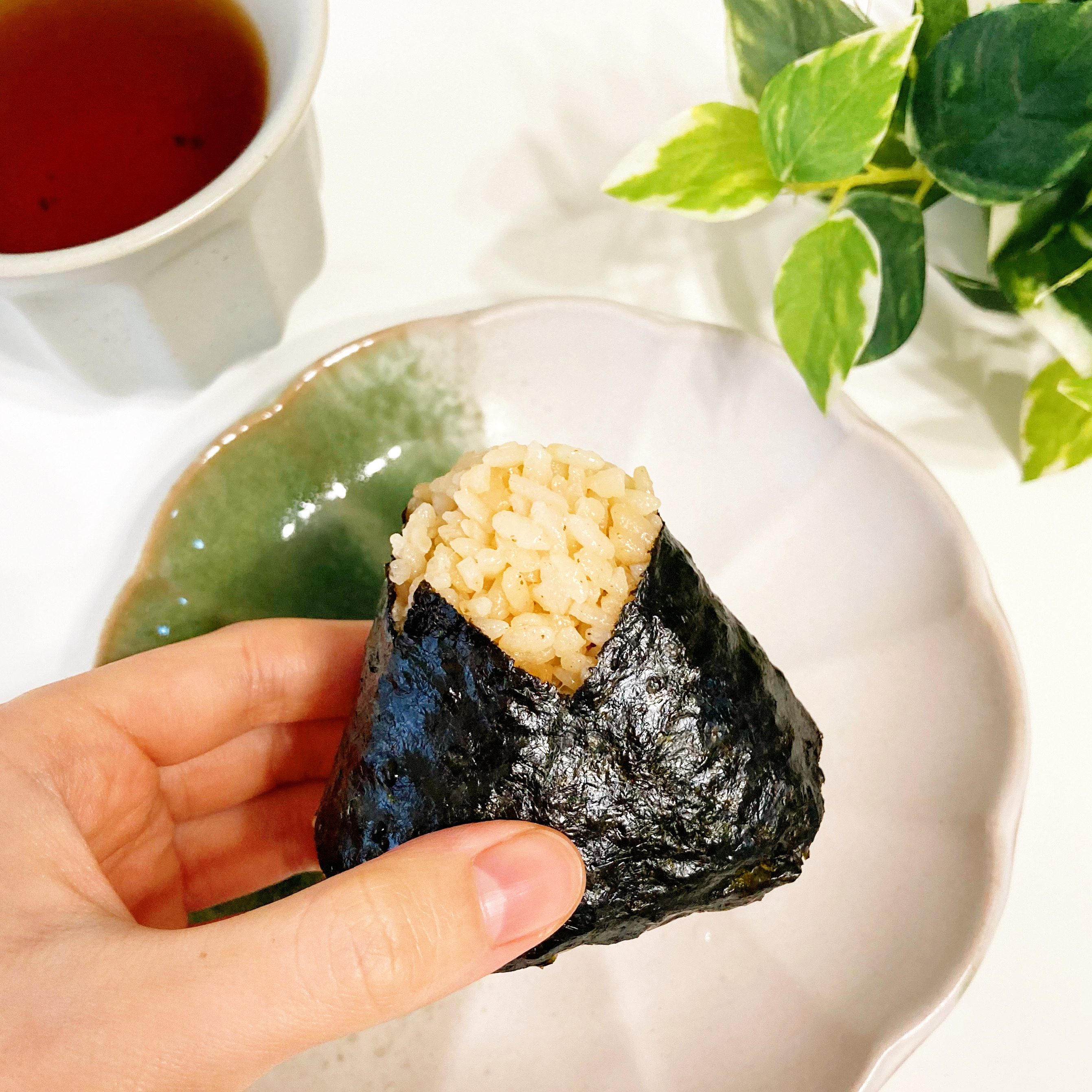 FamilyMart(ファミリーマート)のおすすめおにぎり「【関東】ごちむすび いくらと焼ほたて」