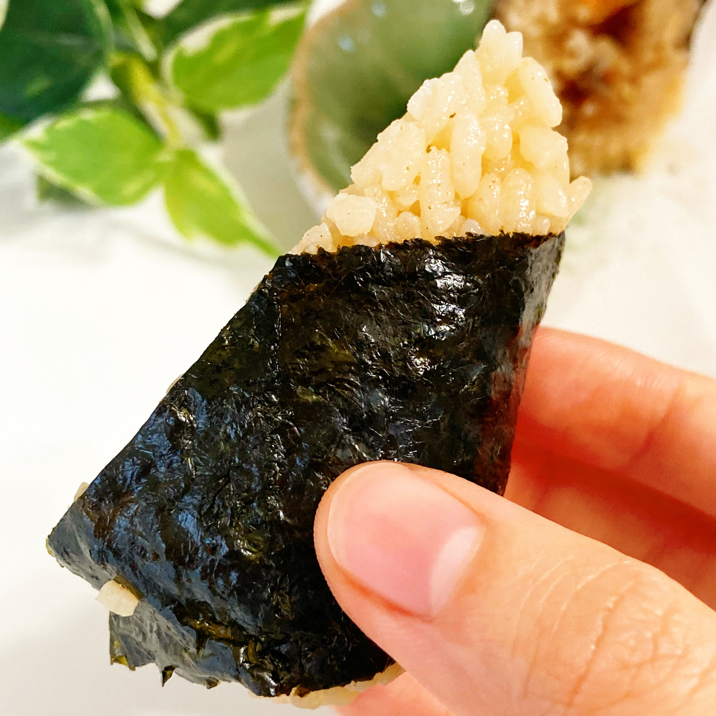 FamilyMart(ファミリーマート)のおすすめおにぎり「【関東】ごちむすび いくらと焼ほたて」