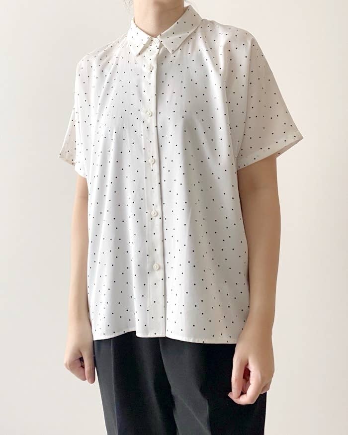 UNIQLO(ユニクロ)のおすすめのレディースアイテム「レーヨンプリントブラウス(半袖)」