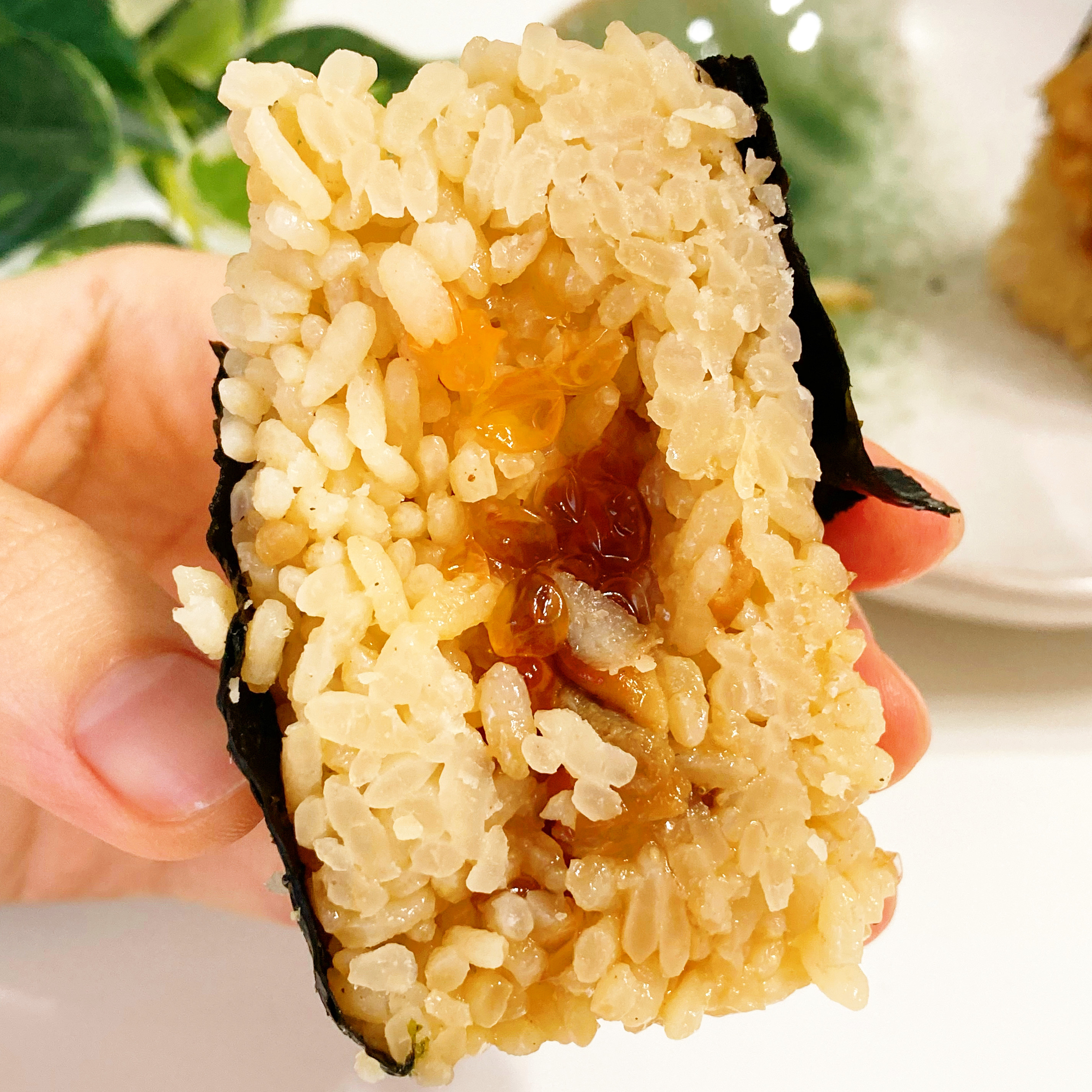 FamilyMart(ファミリーマート)のおすすめおにぎり「【関東】ごちむすび いくらと焼ほたて」