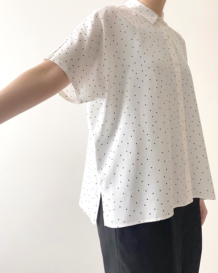 UNIQLO（ユニクロ）のおすすめのレディースアイテム「レーヨンプリントブラウス（半袖）」