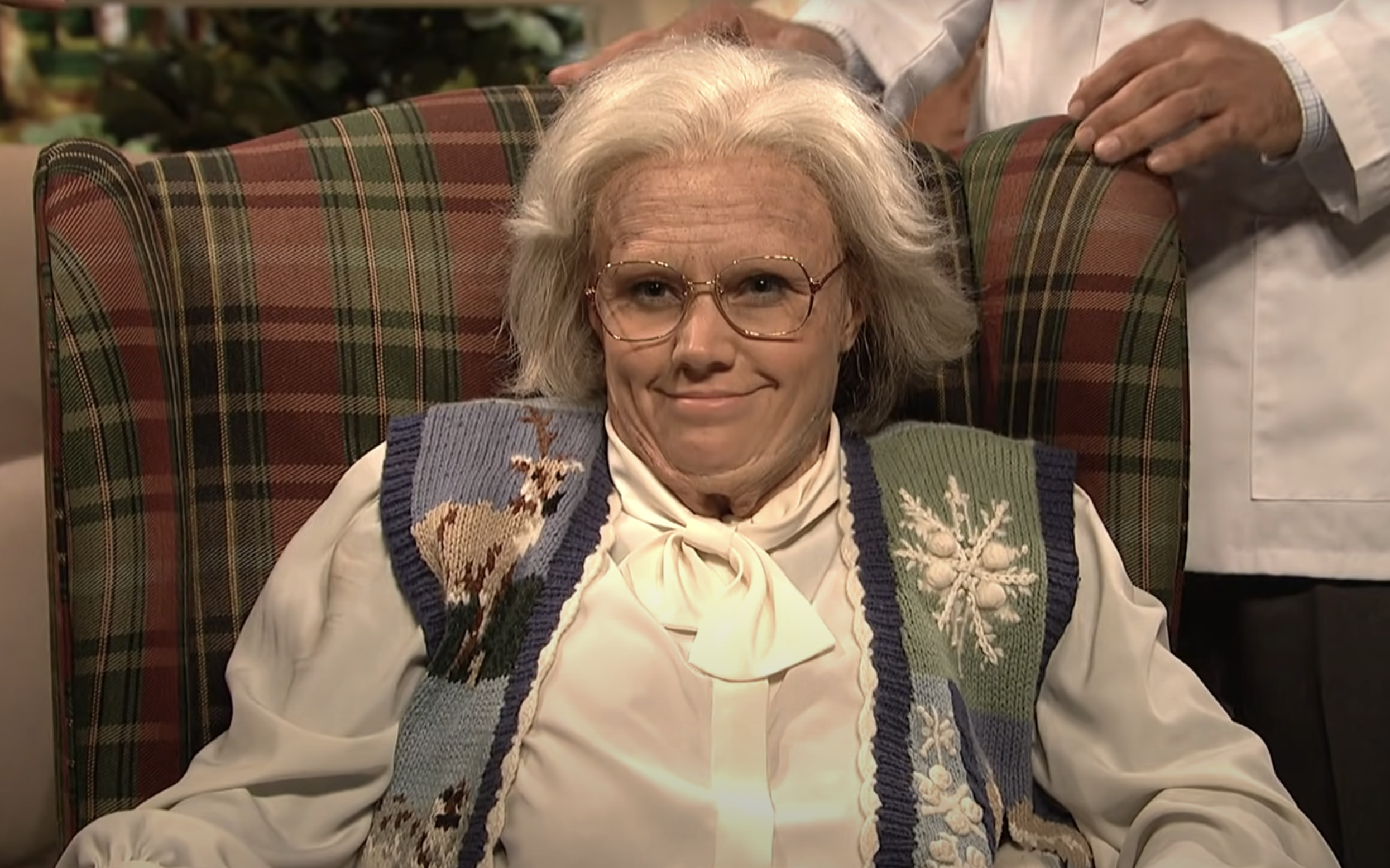 Kate McKinnon on SNL as an older lady with a flirty expression