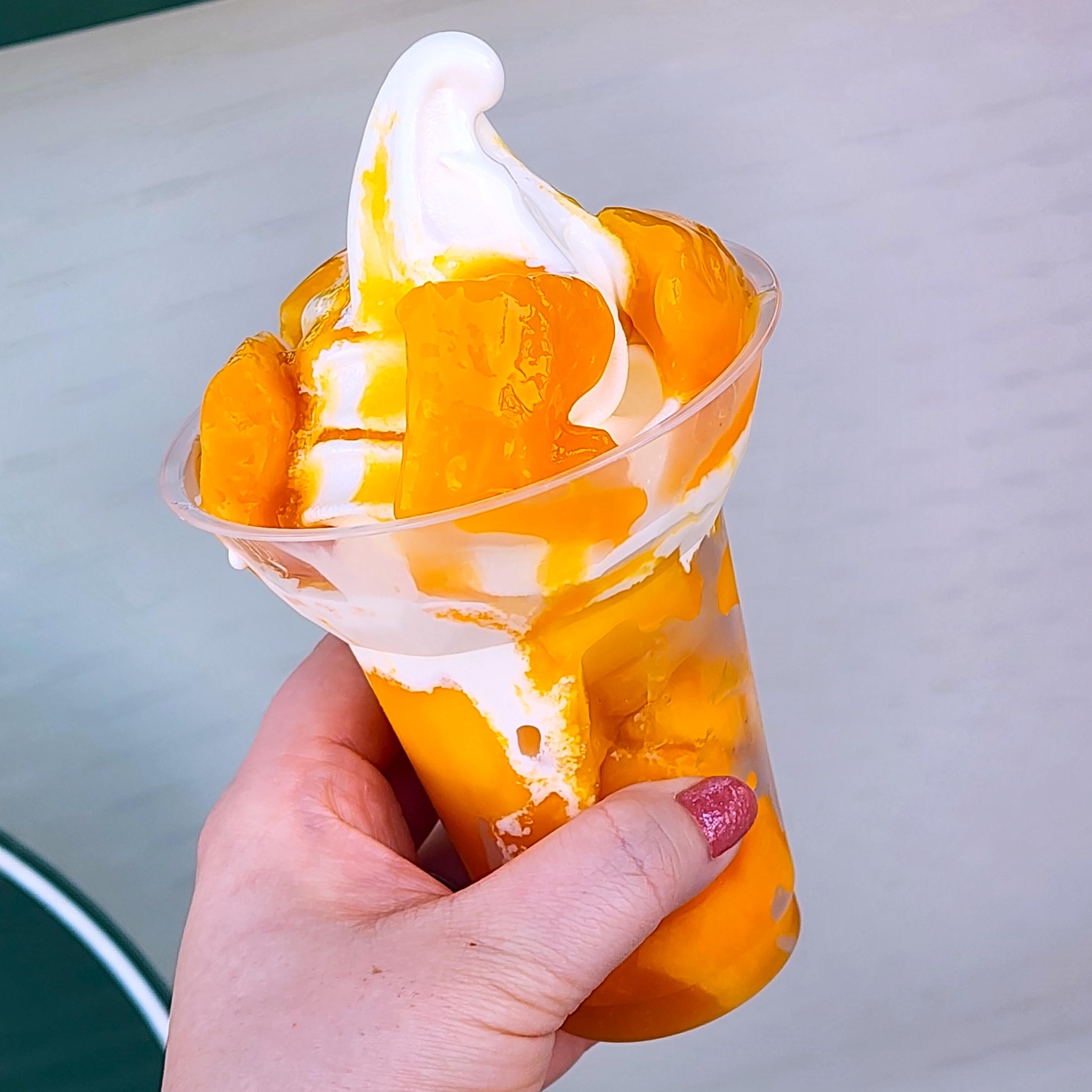 ミニストップのおすすめスイーツ「得盛アップルマンゴーパフェ」