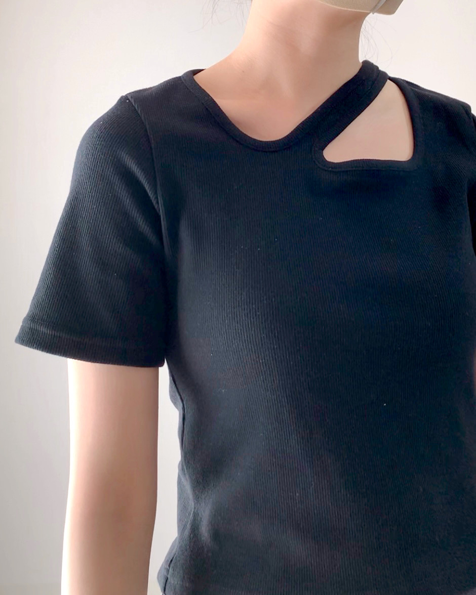 しまむらのおすすめアイテム「リブアシメネックT」