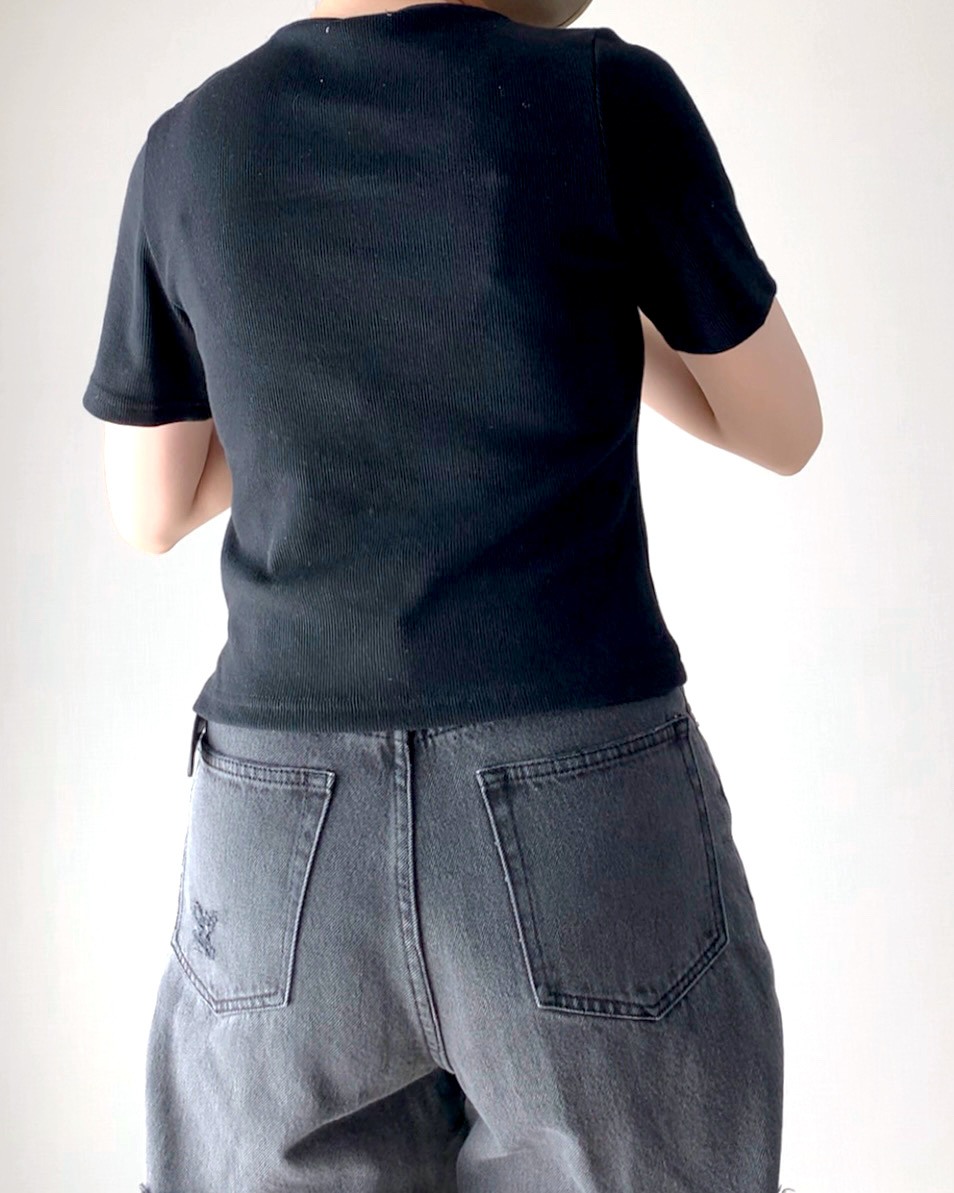 しまむらのおすすめアイテム「リブアシメネックT」