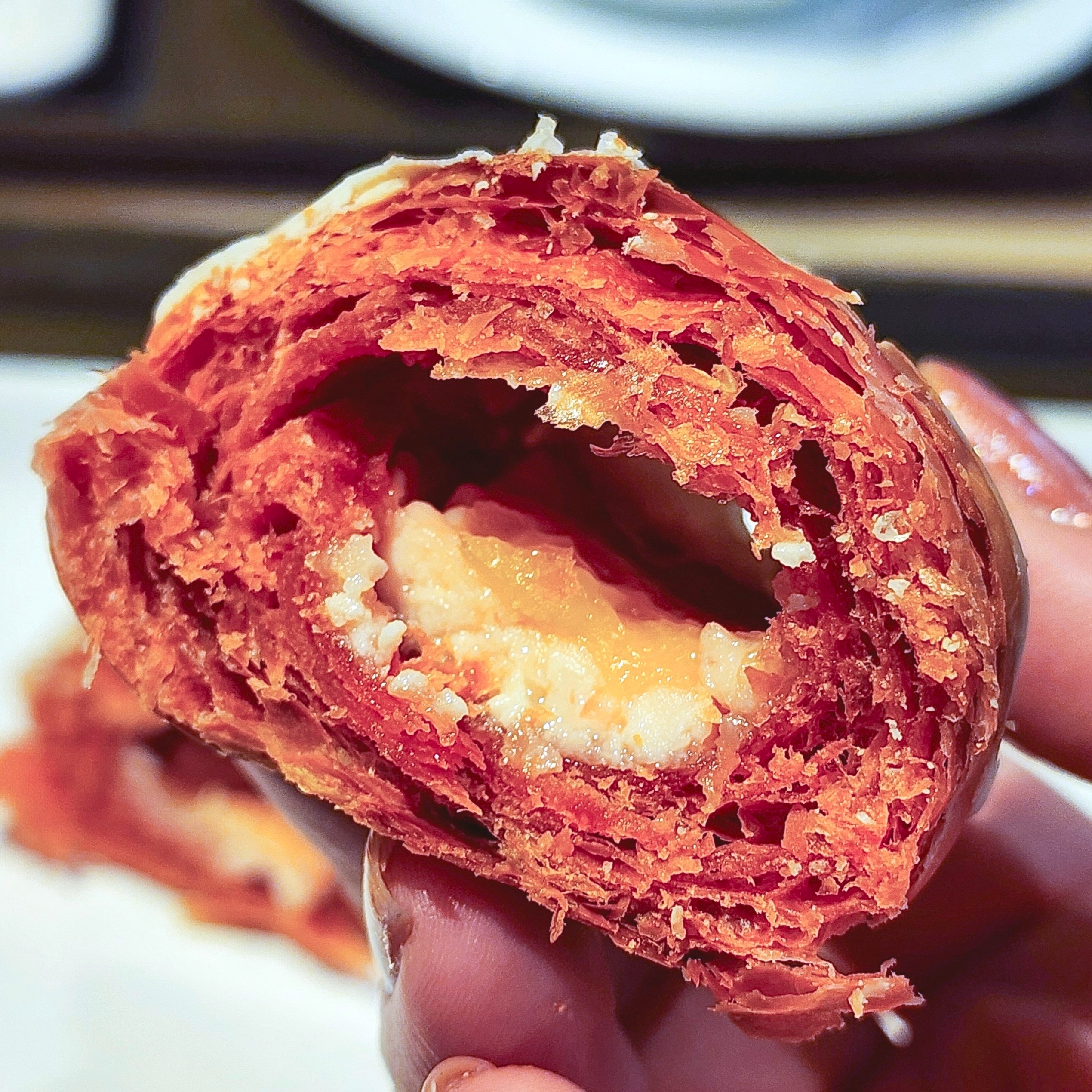 サンマルクカフェのおすすめスイーツ「プレミアムチョコクロ いちごみるく~2つの出会い♡いちごみるくキャンディ&サクマドロップスの宝石~」