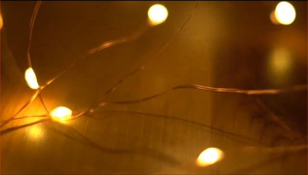 計画(@tarobikkuri)さんのX(旧Twitter)より、「すべての光がちいかわになるレンズ」動画冒頭