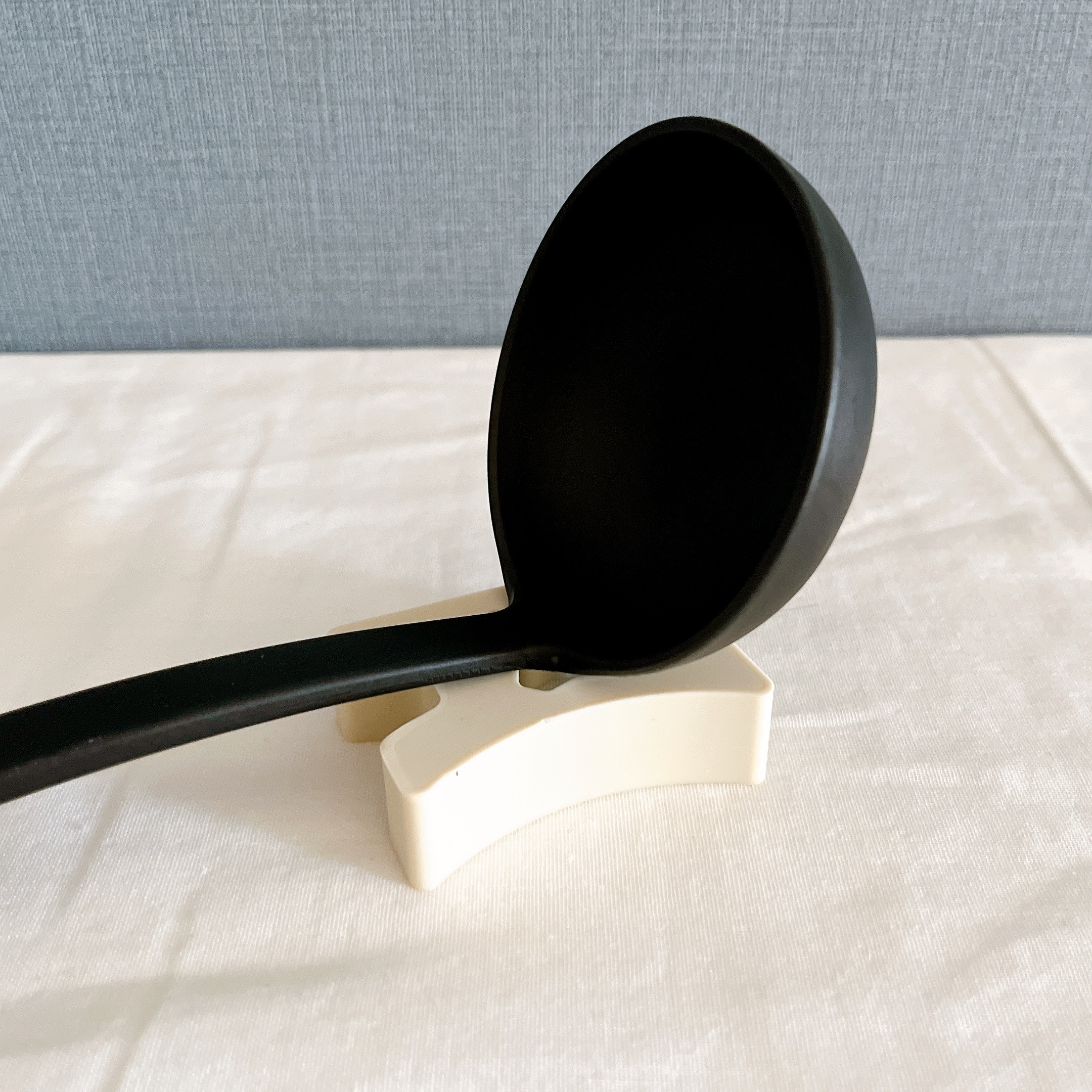 スリーコインズのおすすめのキッチングッズ「シリコーンキッチンクリップ/KITINTO」