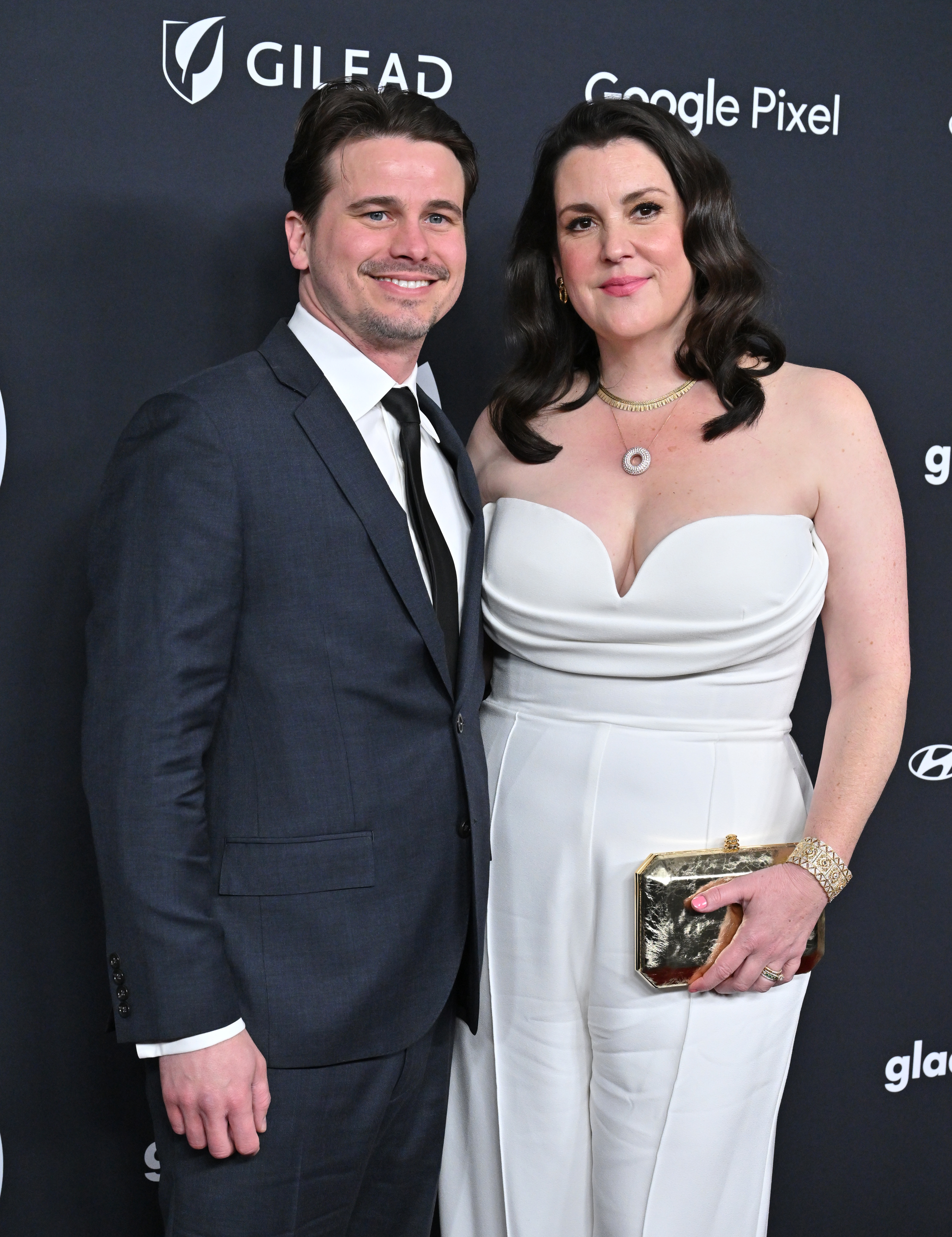 Closeup of Jason Ritter and Melanie Lynskey