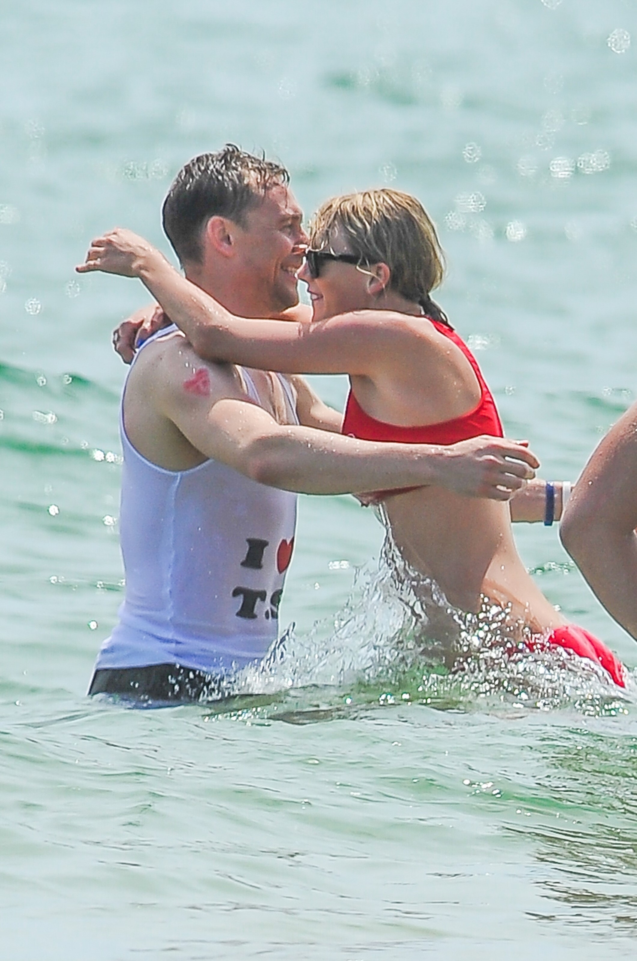 Taylor Swift and Tom Hiddleston at the beach