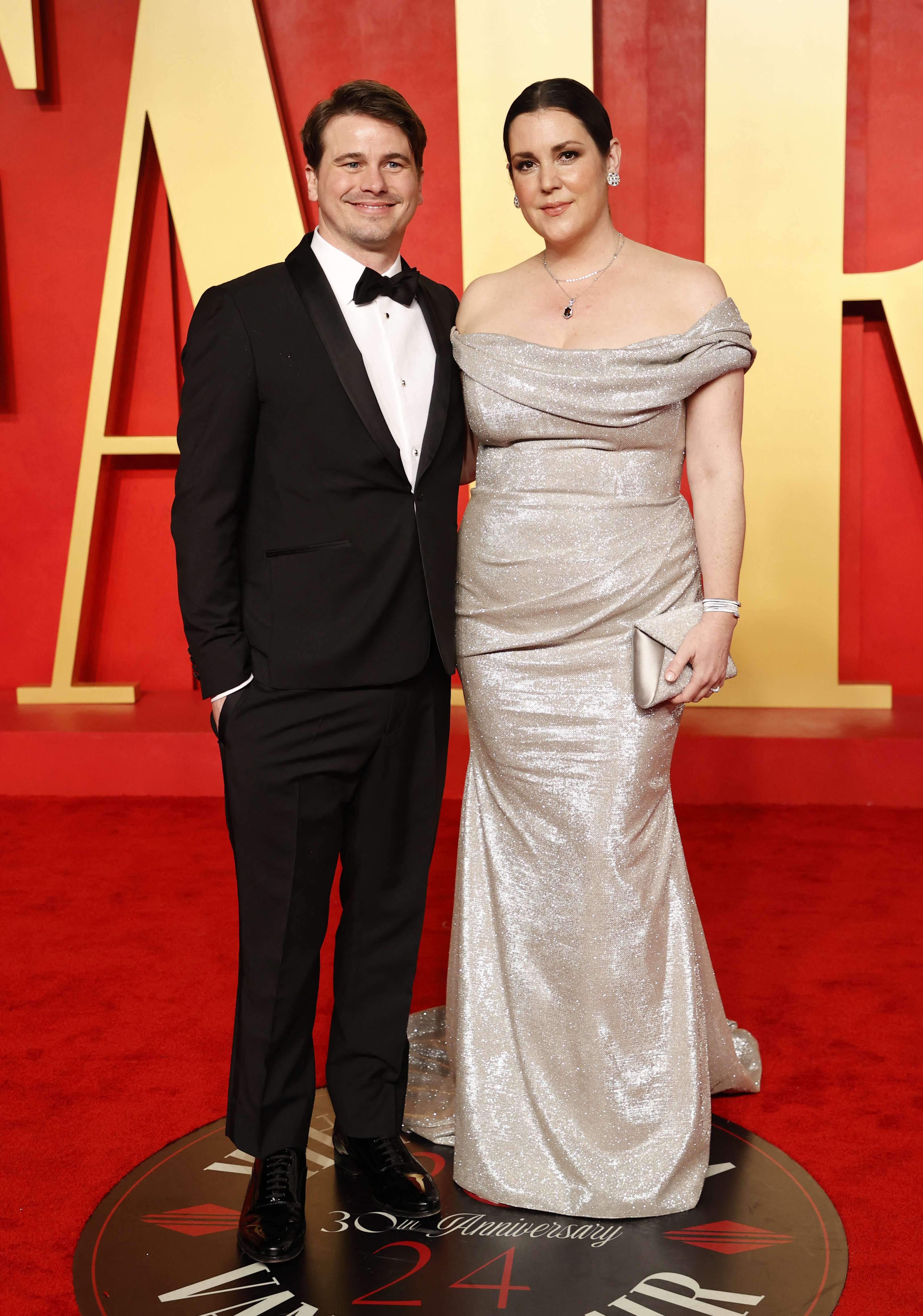 Jason Ritter and Melanie Lynskey on the red carpet
