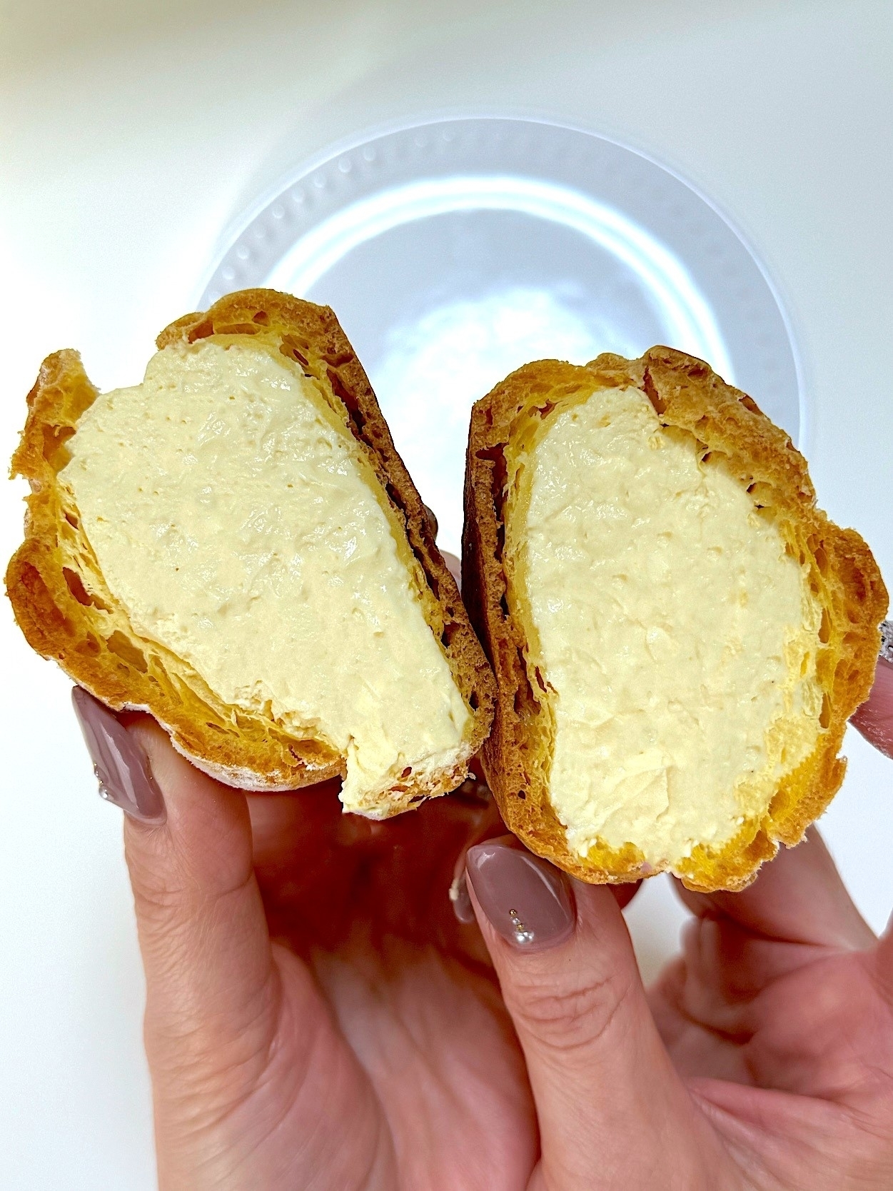 星乃珈琲店のおすすめスイーツ「カスタードシュークリーム」