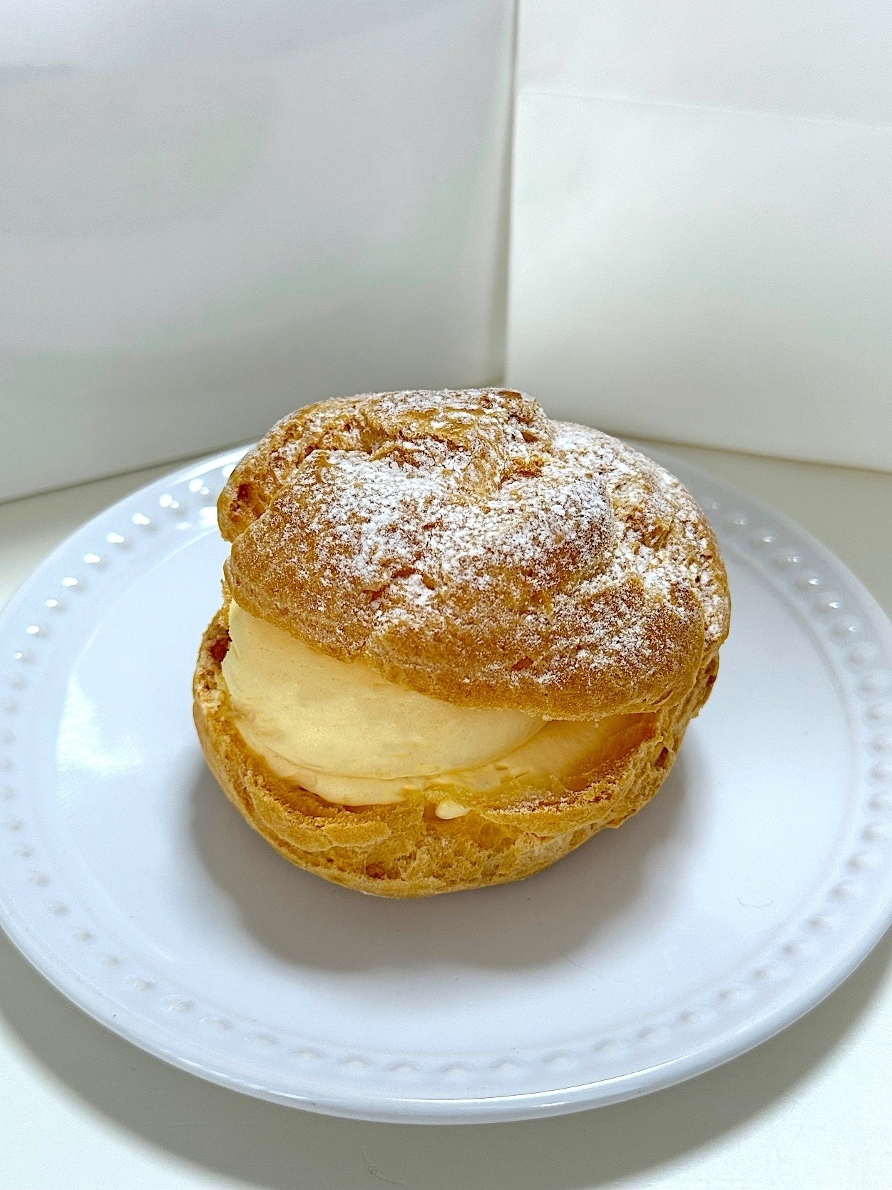 星乃珈琲店のおすすめスイーツ「カスタードシュークリーム」