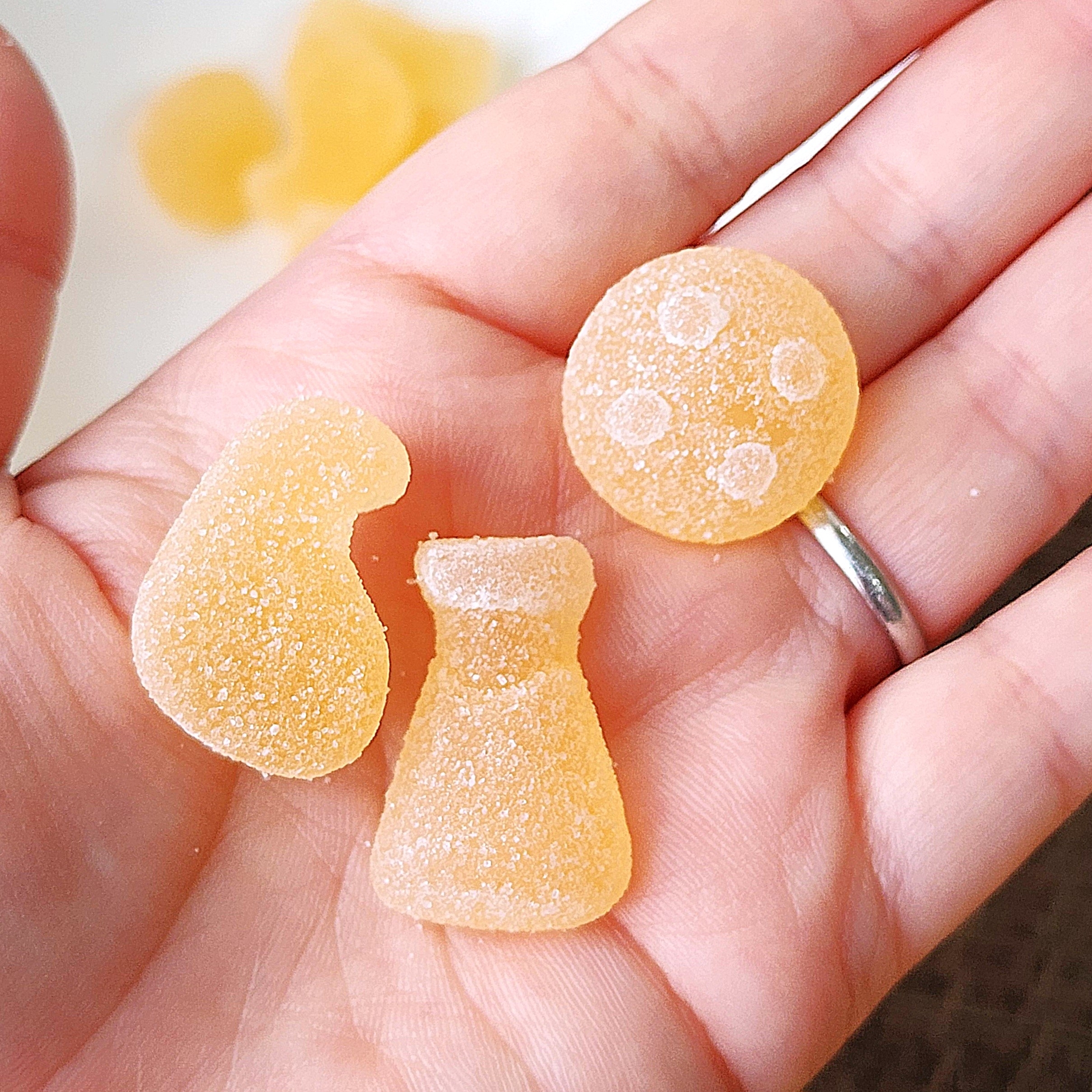 セブン-イレブンのおすすめお菓子「カンロ 空想果実グミ ウチャチャの実」