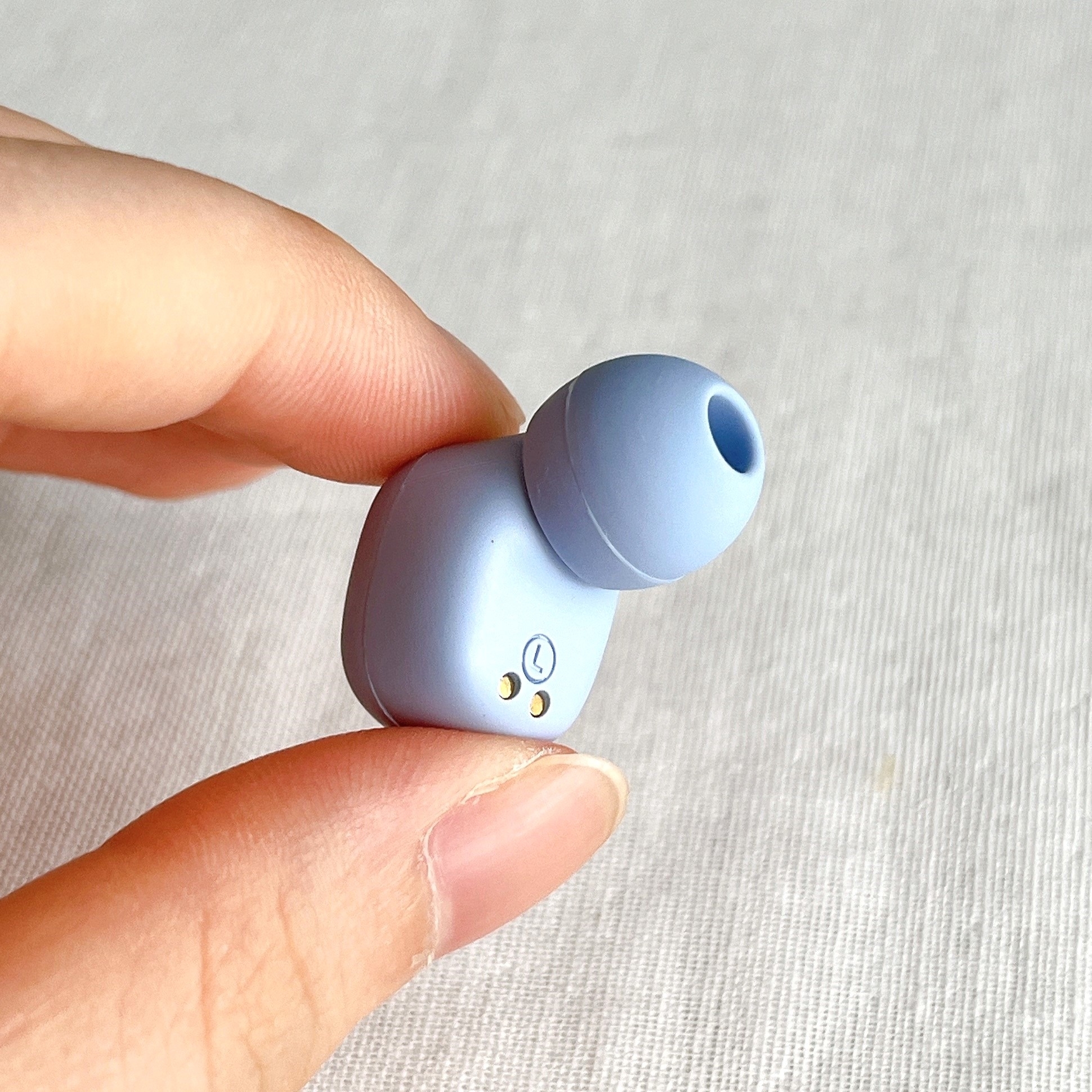 3COINSのオススメのグッズ「ミニクリアワイヤレスイヤホン」