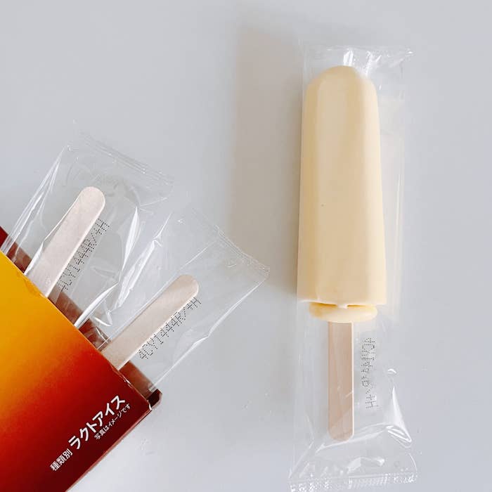 セブン-イレブンのおすすめスイーツ「7プレミアム プリンアイスバーマルチ」