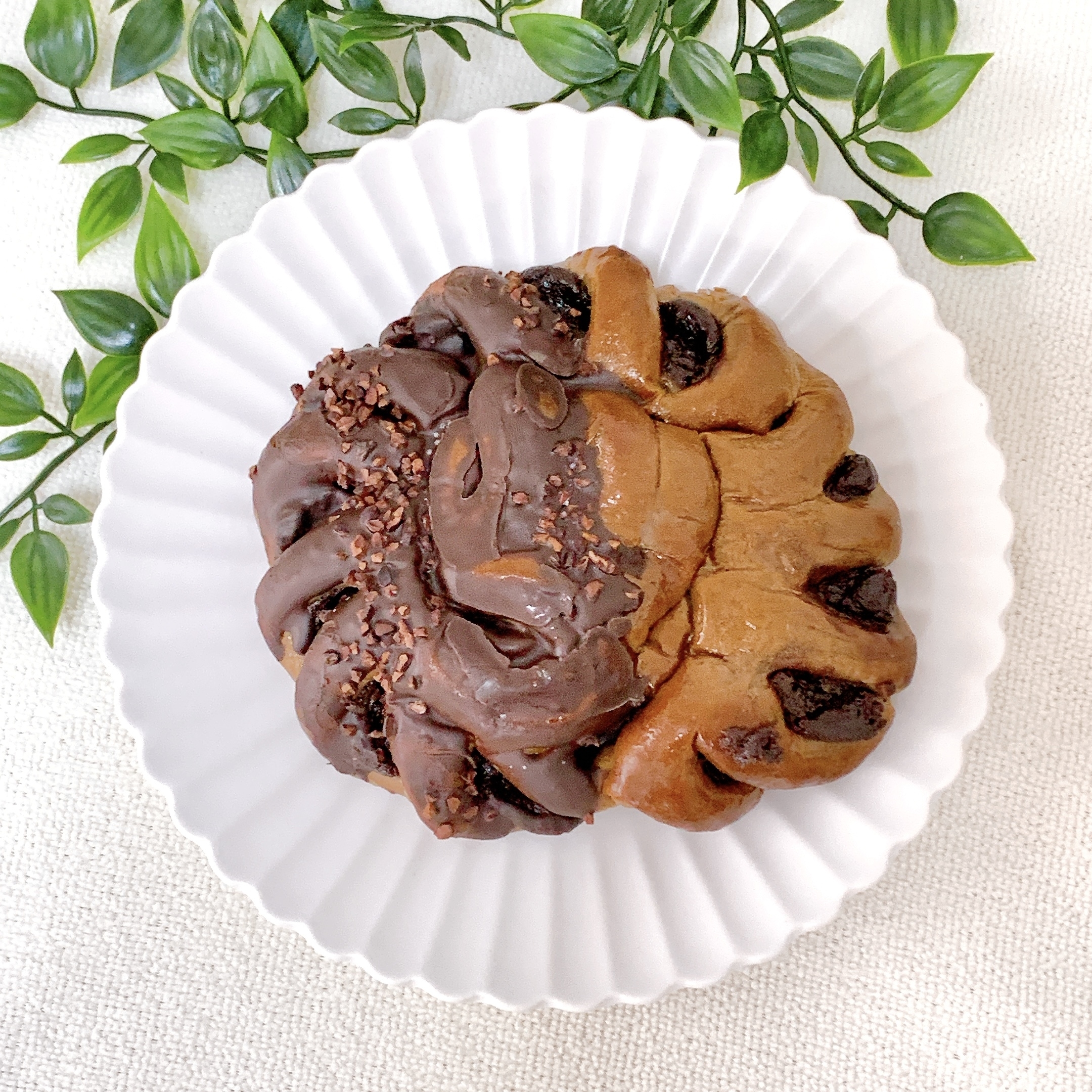 LAWSON（ローソン）のおすすめの商品「GODIVA ショコラクリームパン」