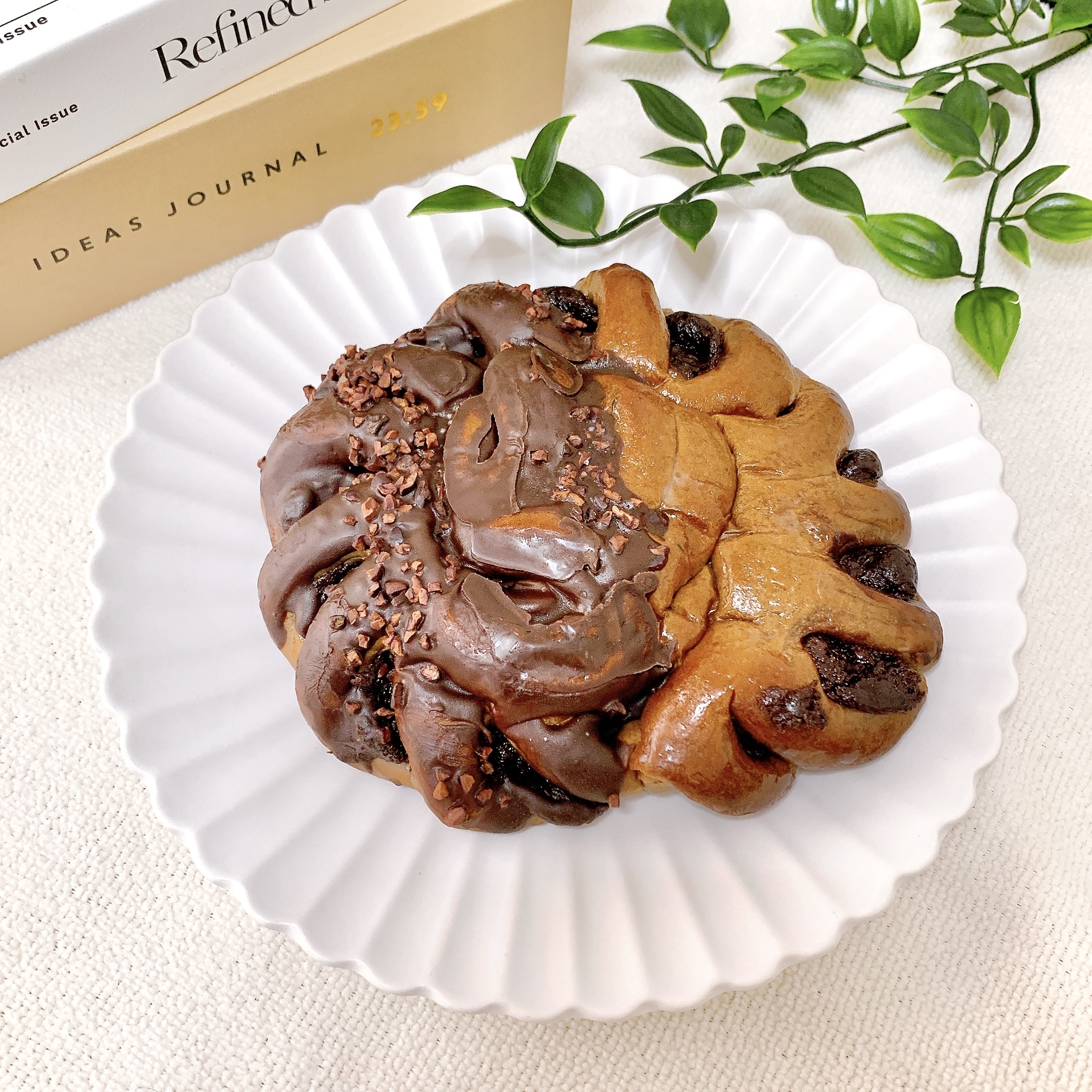LAWSON（ローソン）のおすすめの商品「GODIVA ショコラクリームパン」
