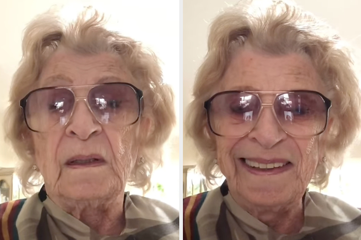 老女性がカメラを見ていて、大きなサングラスを掛け、ストライプのシャツを着ています。