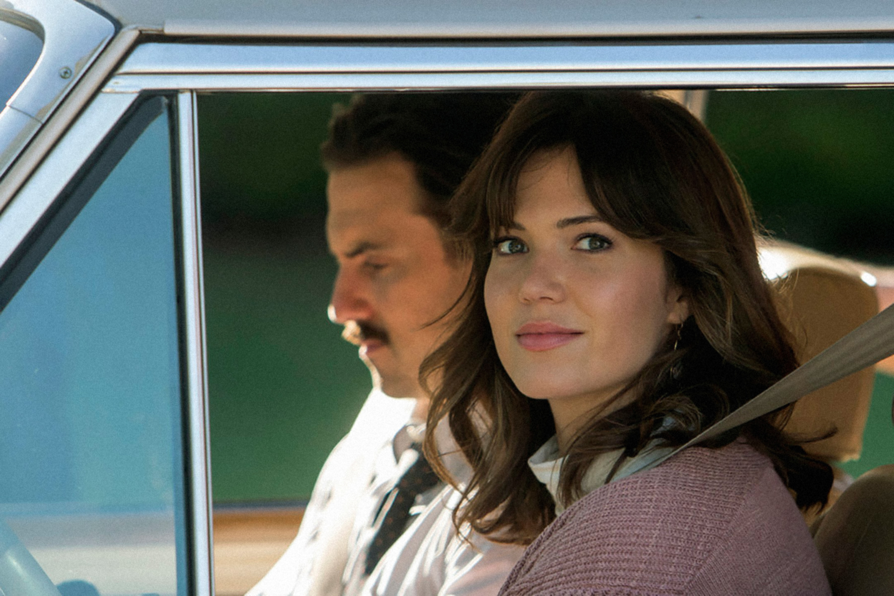 Jack Pearson and Rebecca Pearson from the TV show &quot;This Is Us&quot; are shown seated in a car, viewed through the open window