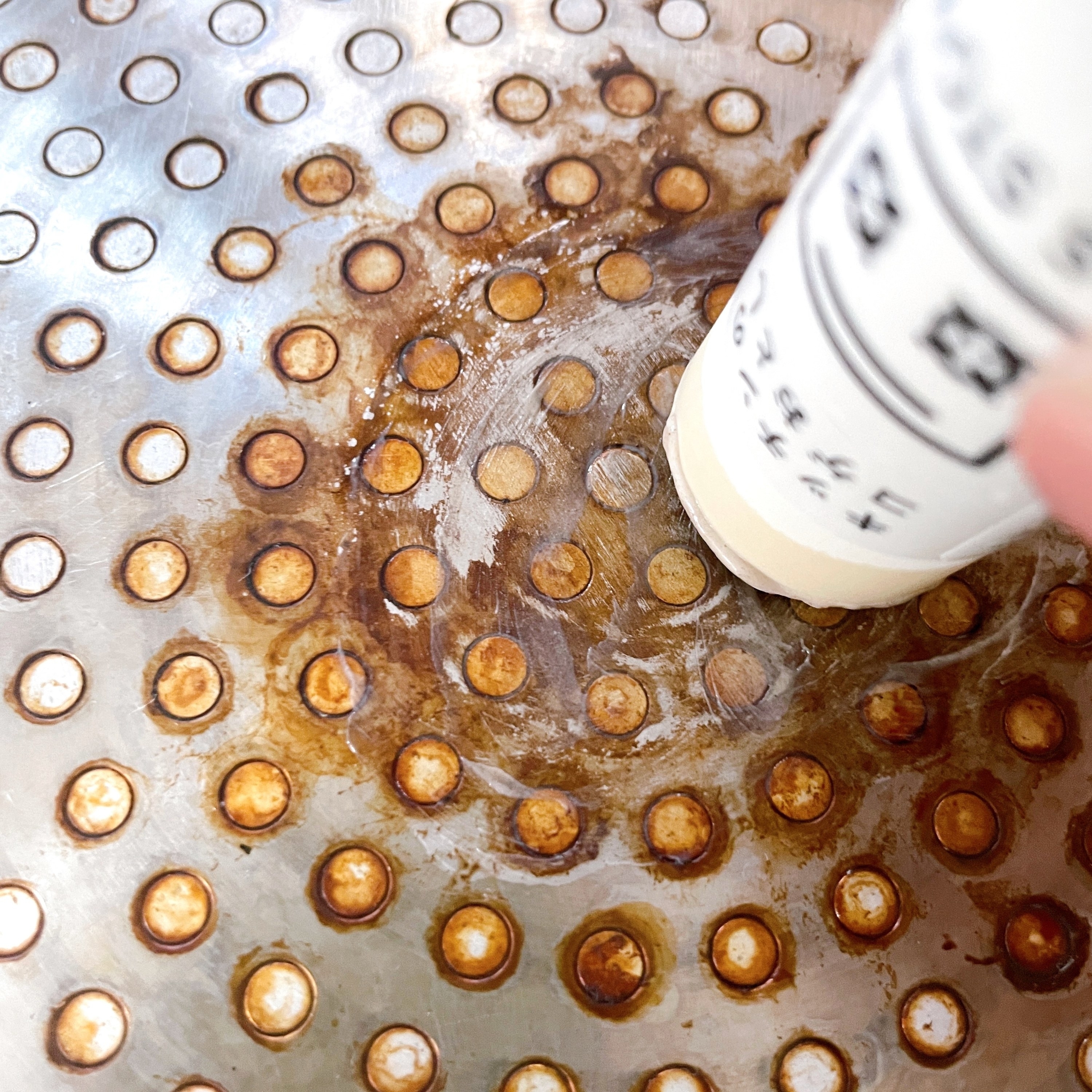 CAINZ（カインズ）のおすすめ掃除グッズ「水をつけて擦るだけ キッチンのコゲおとし スティック状」