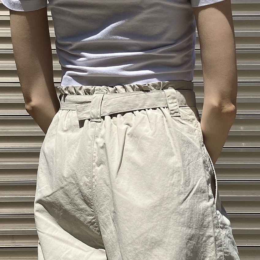 GU（ジーユー）のおすすめボトムス「テックタックコクーンパンツ」