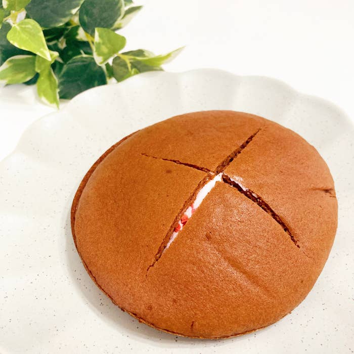 FamilyMart(ファミリーマート)の贅沢スイーツ「ココアダブルクリームサンド」